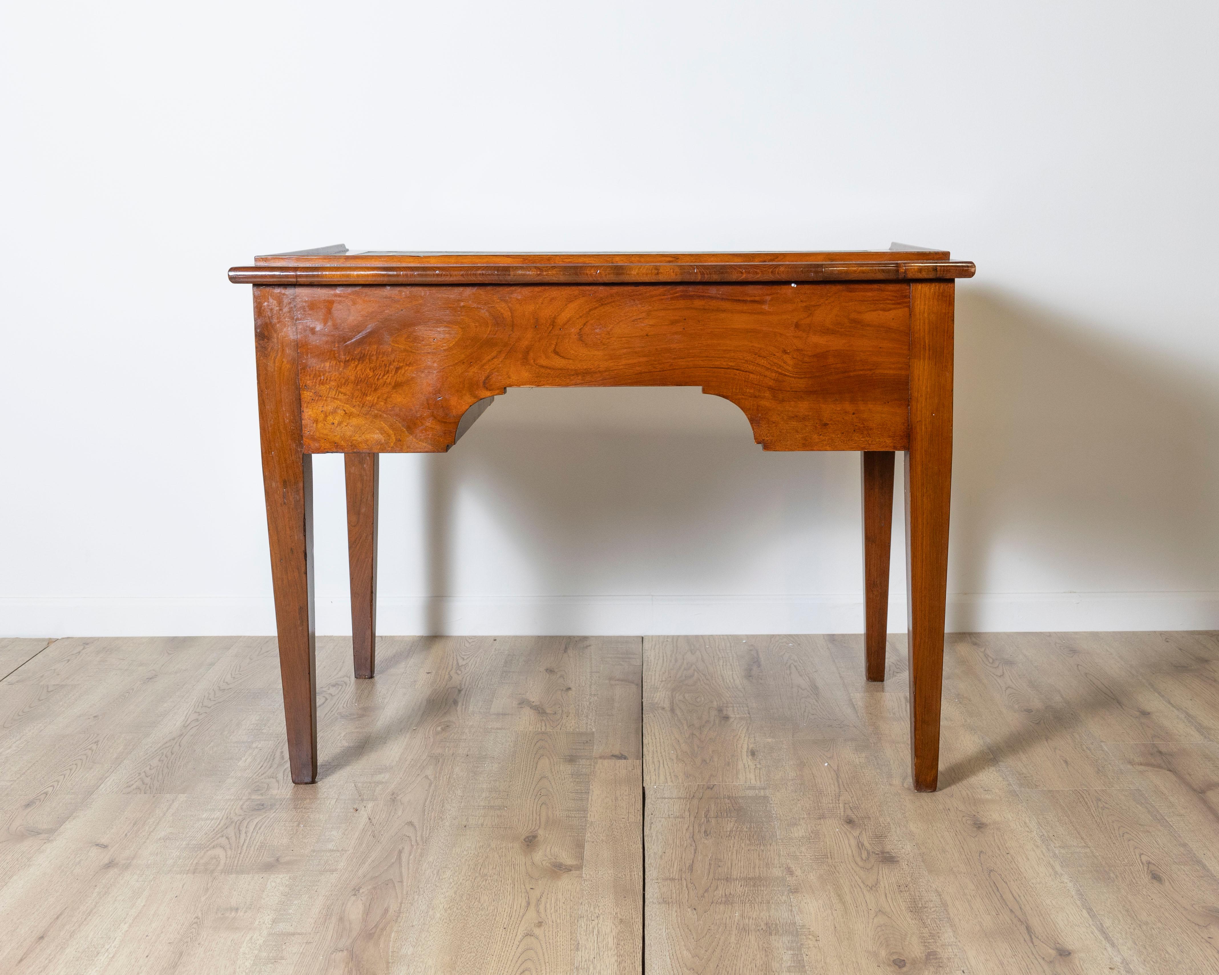 Antique Directoire Table Writing Desk In Walnut - Italy 19th For Sale 5