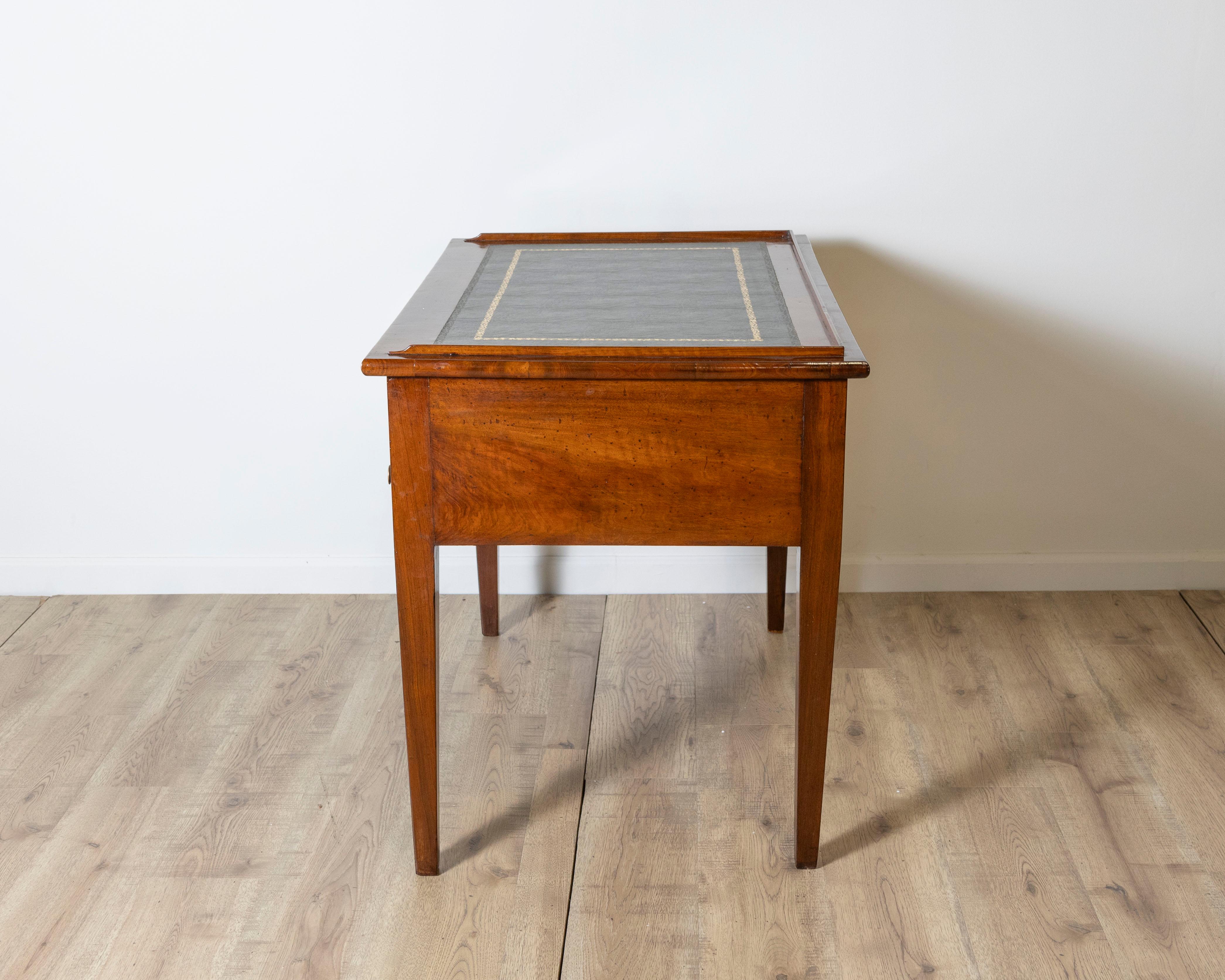 Antique Directoire Table Writing Desk In Walnut - Italy 19th For Sale 2