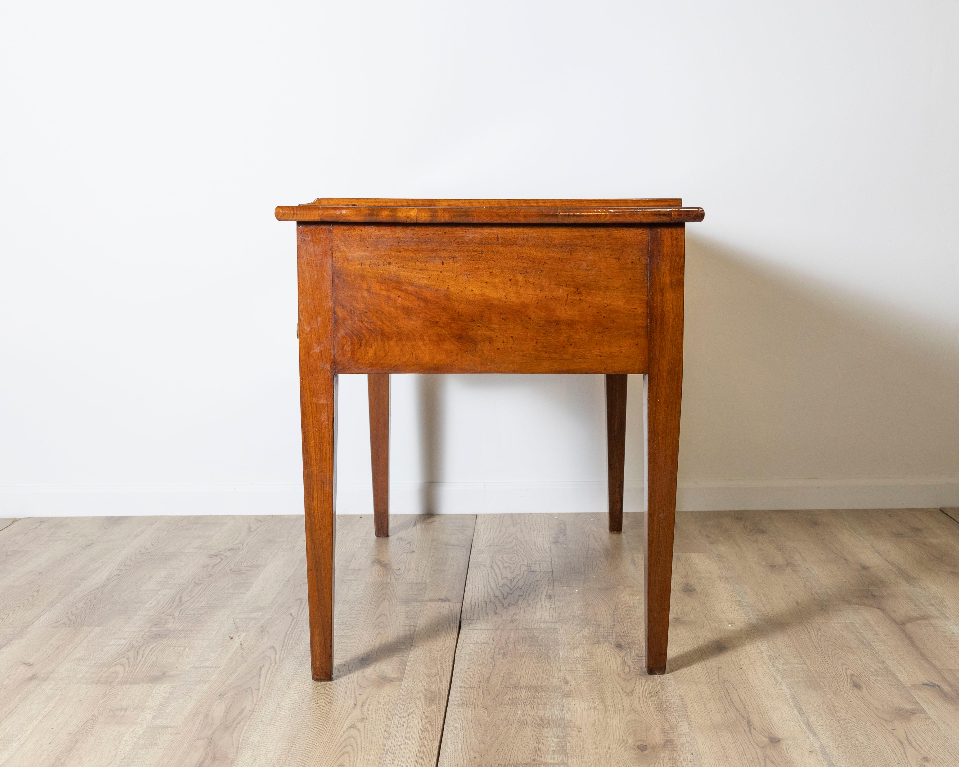 Antique Directoire Table Writing Desk In Walnut - Italy 19th For Sale 3