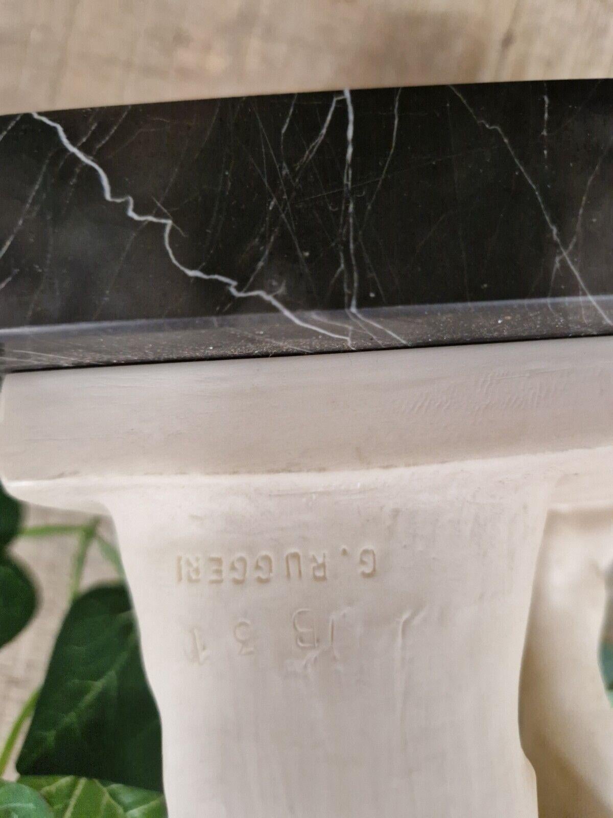 Sculpté à la main Sculpture ancienne de disqueobolos en albâtre et marbre en vente