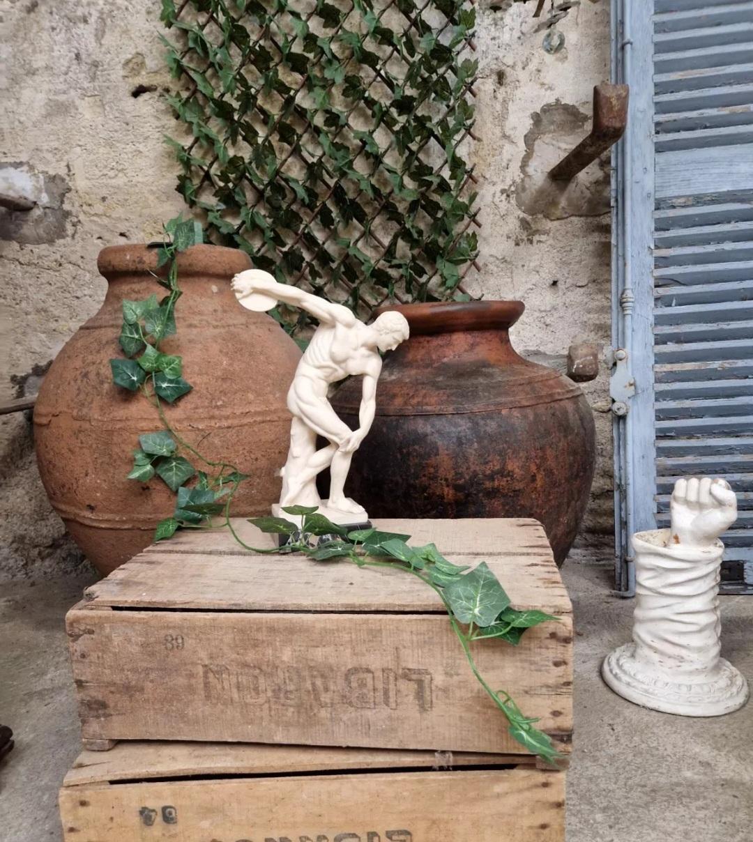 Antica scultura Diskobolos in alabastro e marmo In condizioni buone in vendita a Buxton, GB