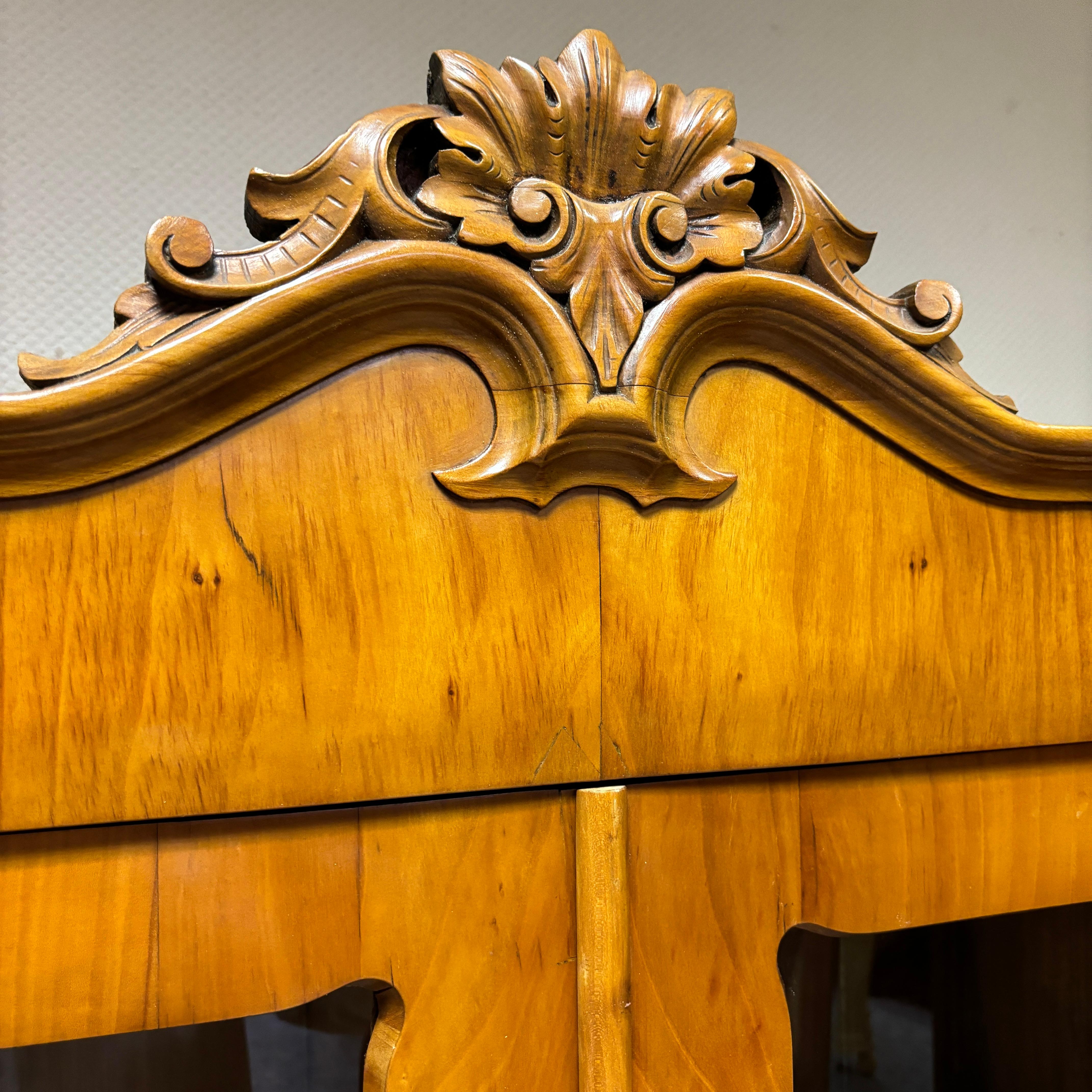 Ciliegio Vetrina antica  Wood Wood  Louis Philippe 1830  pannelli di pretzel in vendita