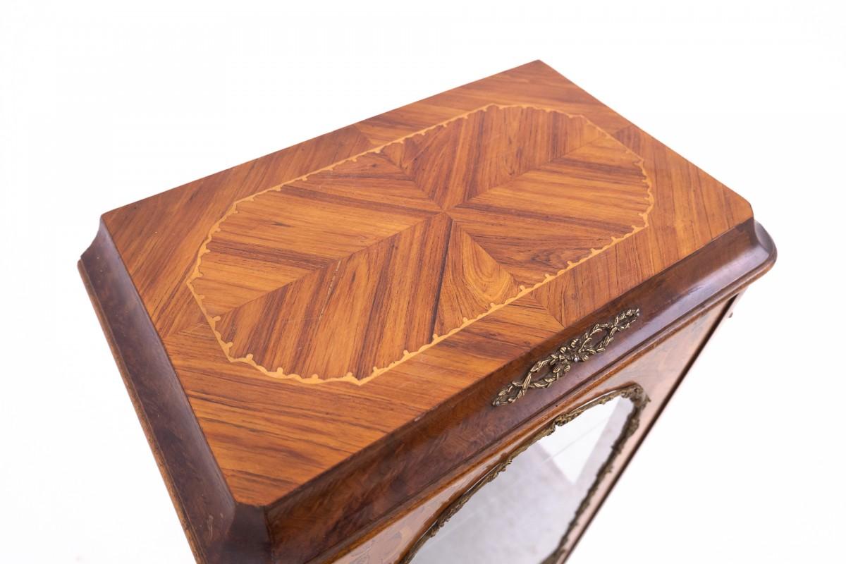 Scandinave Vitrine ancienne, Europe du Nord, vers 1900. en vente