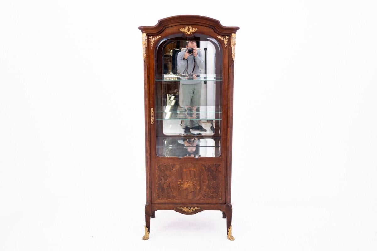 Antique display cabinet from around 1880, France.

Dimensions: height 178 cm / width 76 cm / depth 42 cm