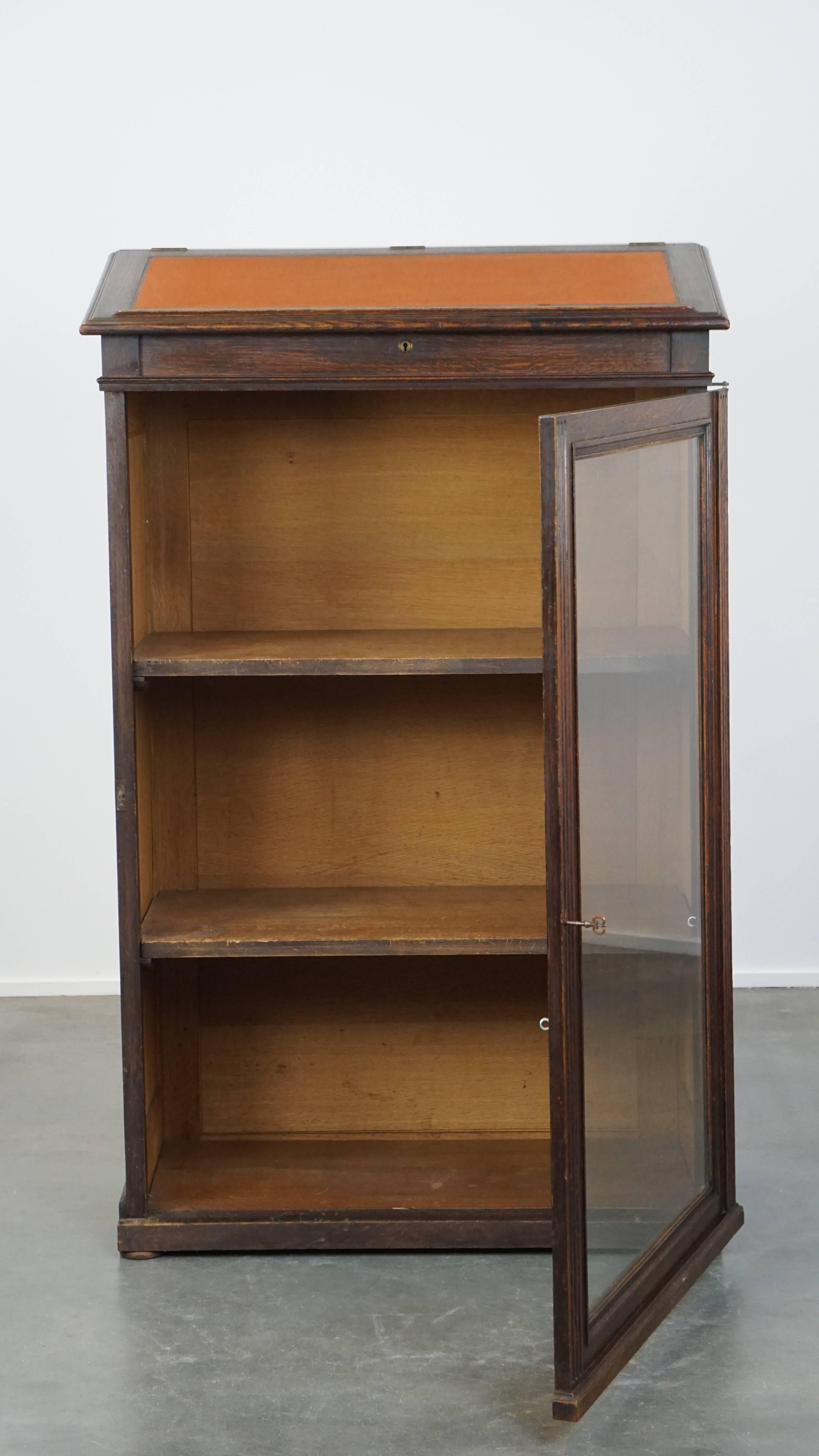 Fatto a mano Vetrina antica / Leggio / Vetrina in Oak con porta in vetro in vendita