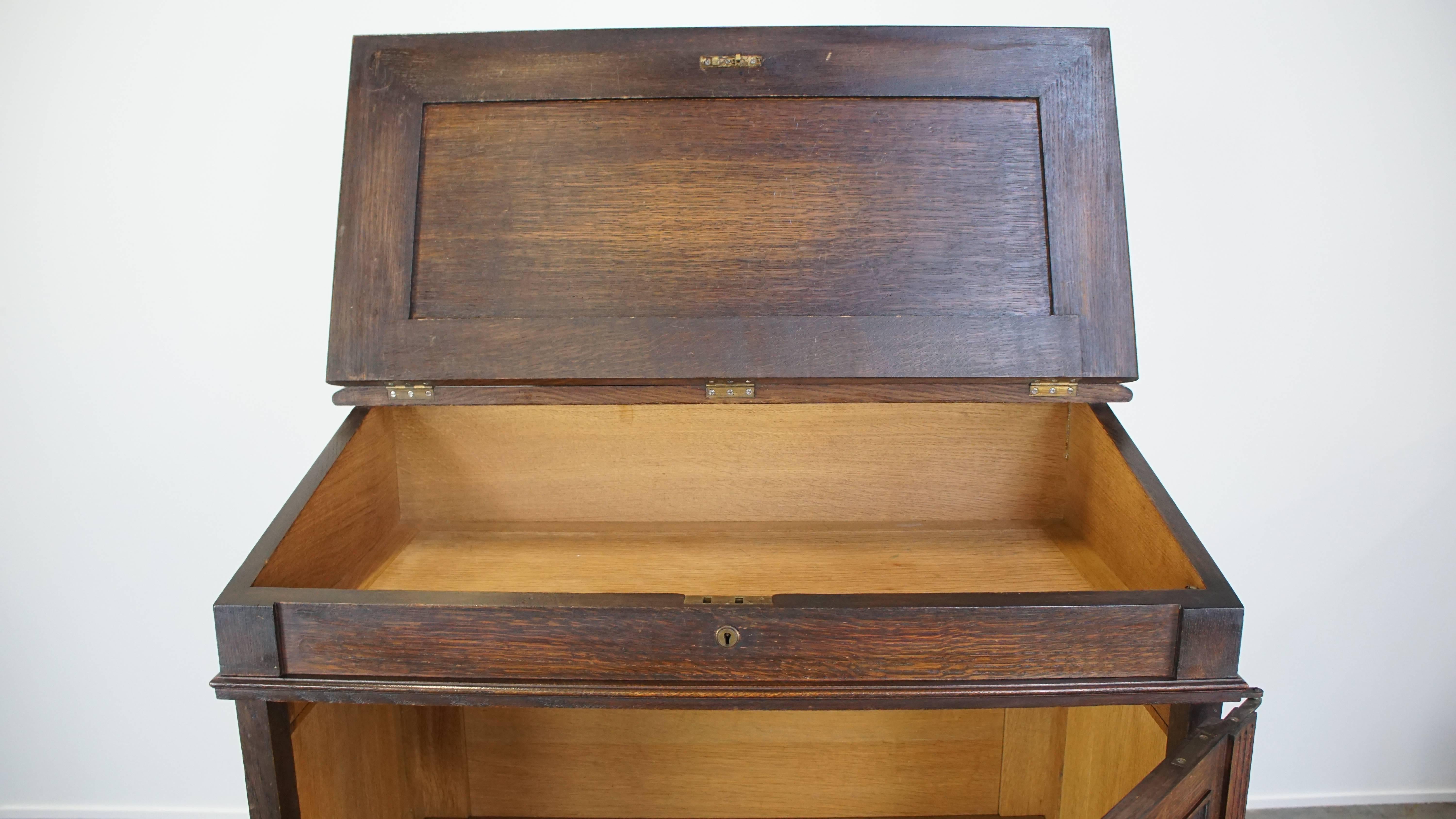 Vetrina antica / Leggio / Vetrina in Oak con porta in vetro in vendita 2