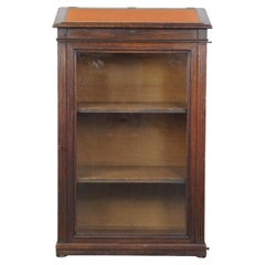 Antiker Vitrinenschrank / Leselampe/Schrank aus Eiche mit Glastür