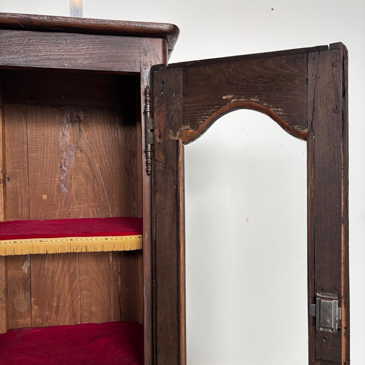 Vitrine ancienne  Lorraine vers 1780  Provençal  Chêne massif en vente 4