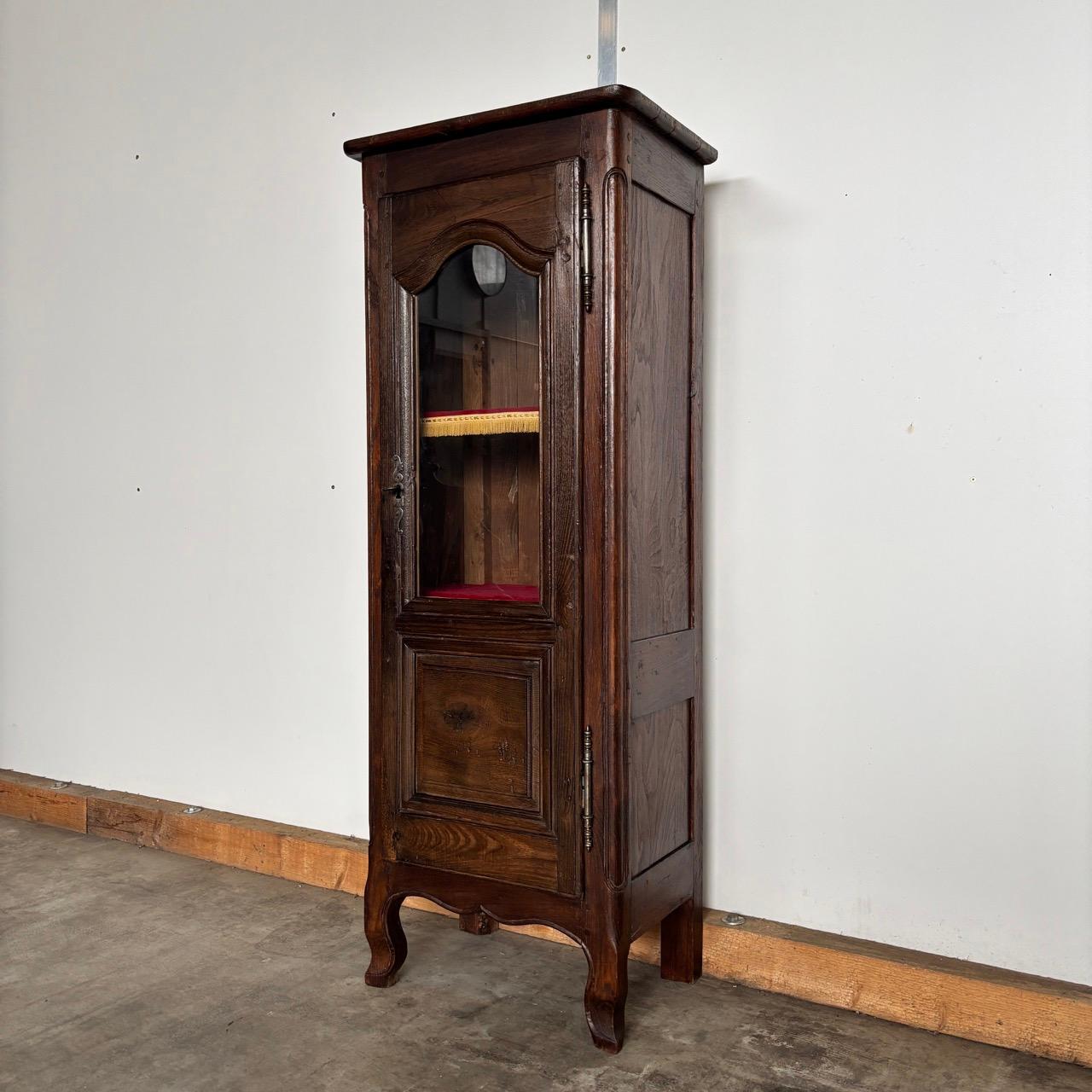 Baroque Vitrine ancienne  Lorraine vers 1780  Provençal  Chêne massif en vente