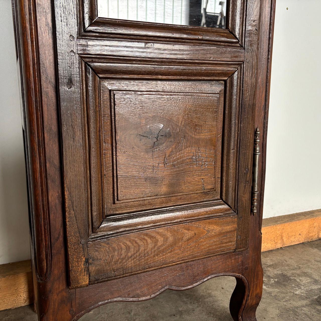 Vitrine ancienne  Lorraine vers 1780  Provençal  Chêne massif en vente 1