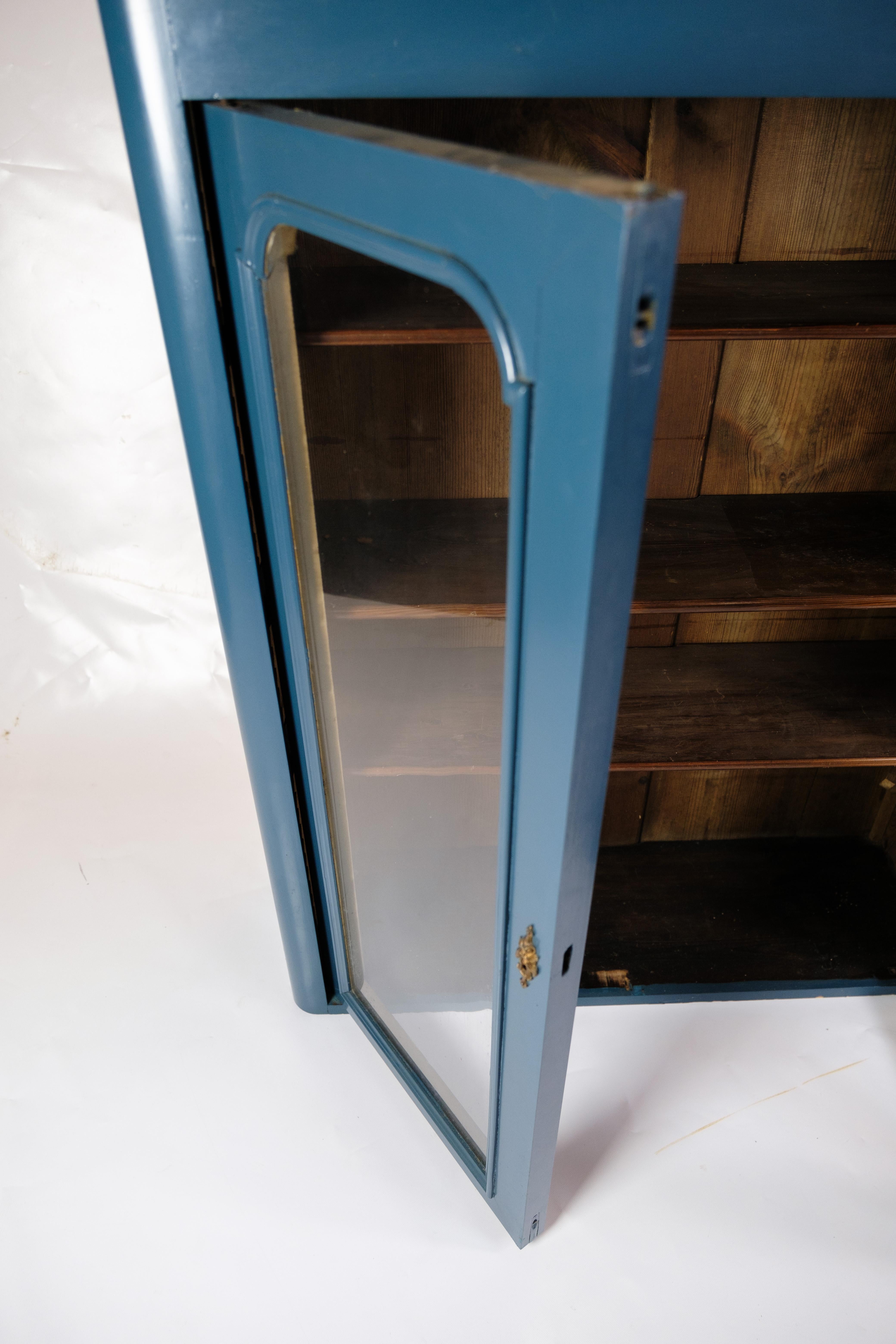 Antique Display Cabinet/Vitrine Painted In Blue From 1920s In Good Condition For Sale In Lejre, DK
