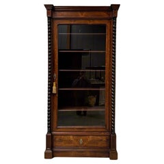 Antike Vitrine Walnuss Historismus gedrehte Säulen