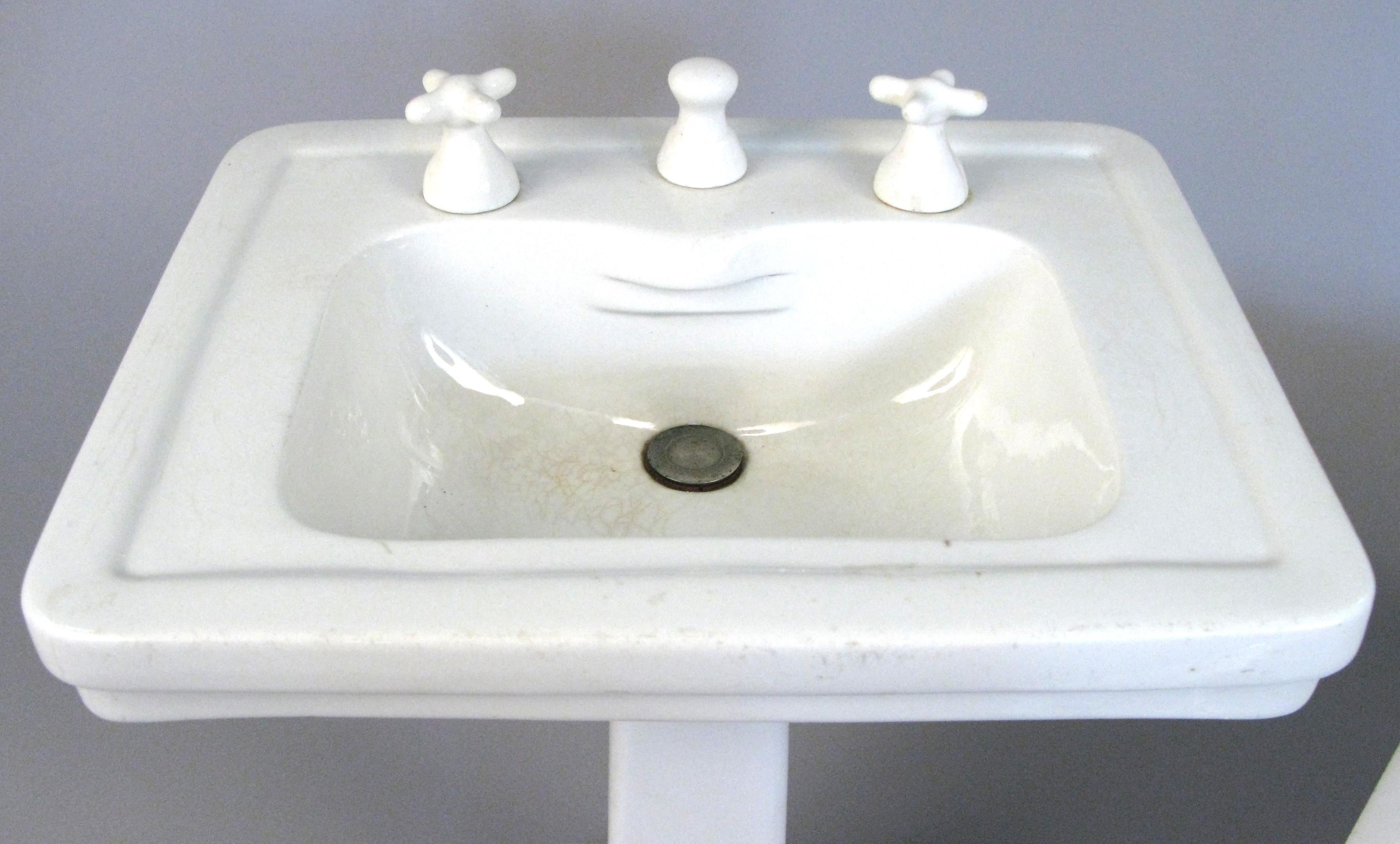 1940s pedestal sink