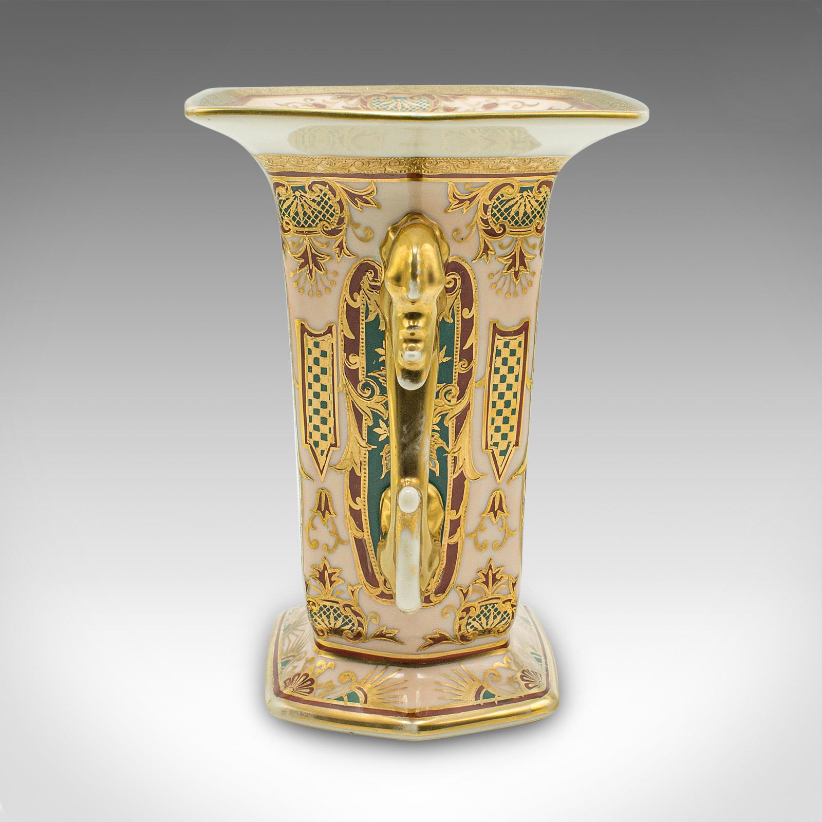 Mid-Century Modern Vase d'exposition ancien japonais, céramique ornée, manches de fleurs, Noritake, vers 1920 en vente