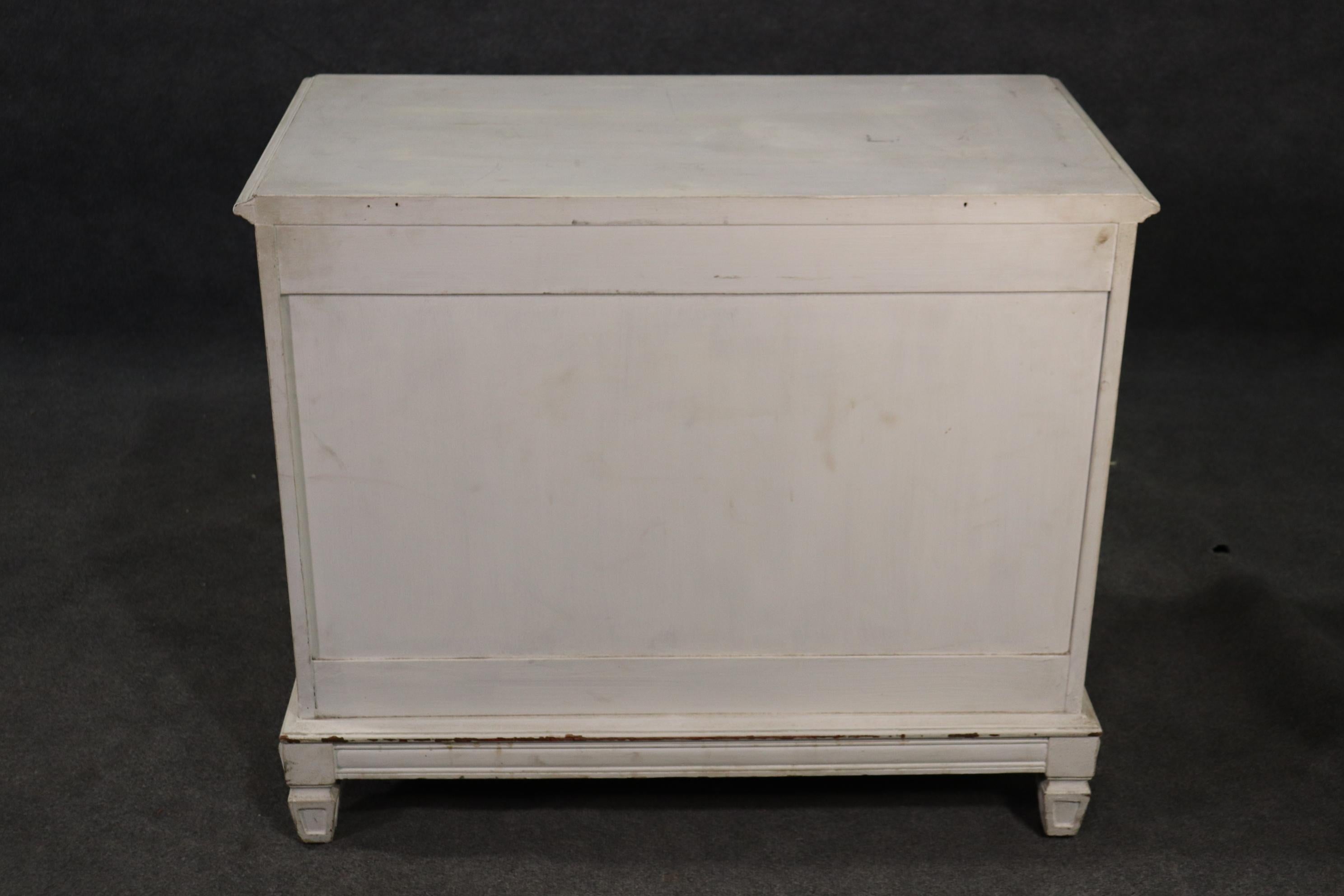 Antique Distress Painted Patinated Mirrored Continental Style Commode Cabinet In Good Condition In Swedesboro, NJ