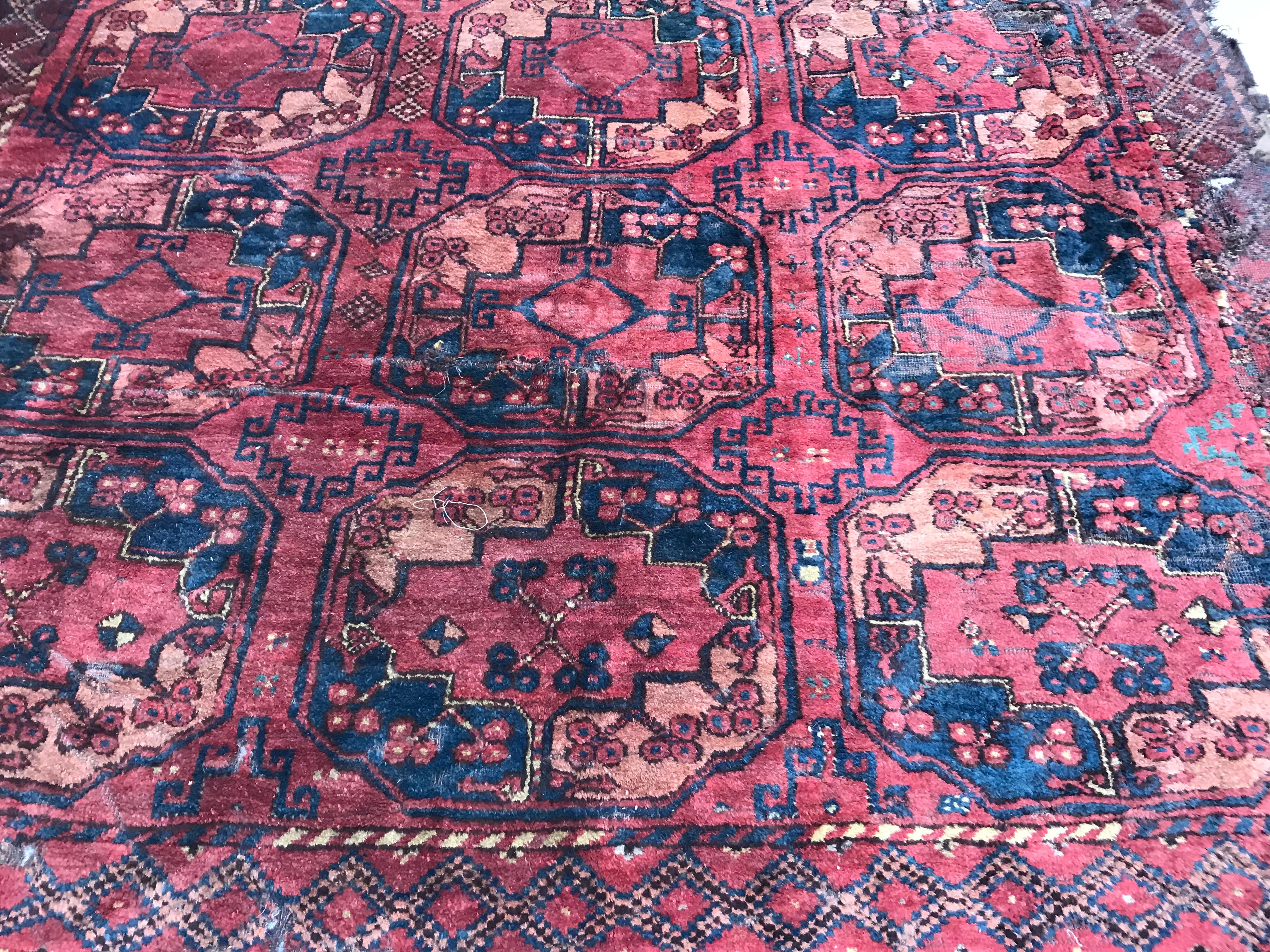 Antique Distressed 19th Century Turkmen Ersari In Distressed Condition For Sale In Saint Ouen, FR