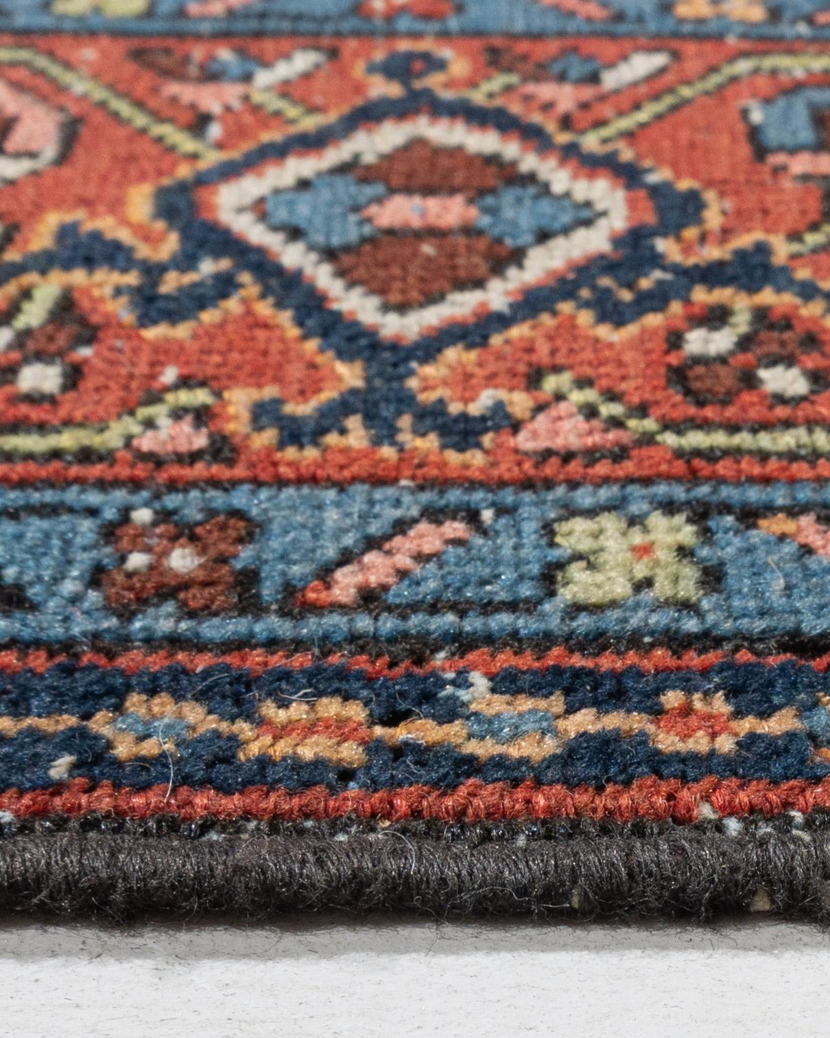 Tappeto d'area persiano Heriz rosso mattone anticato e distinto  4'1 x 6'3 in vendita 2