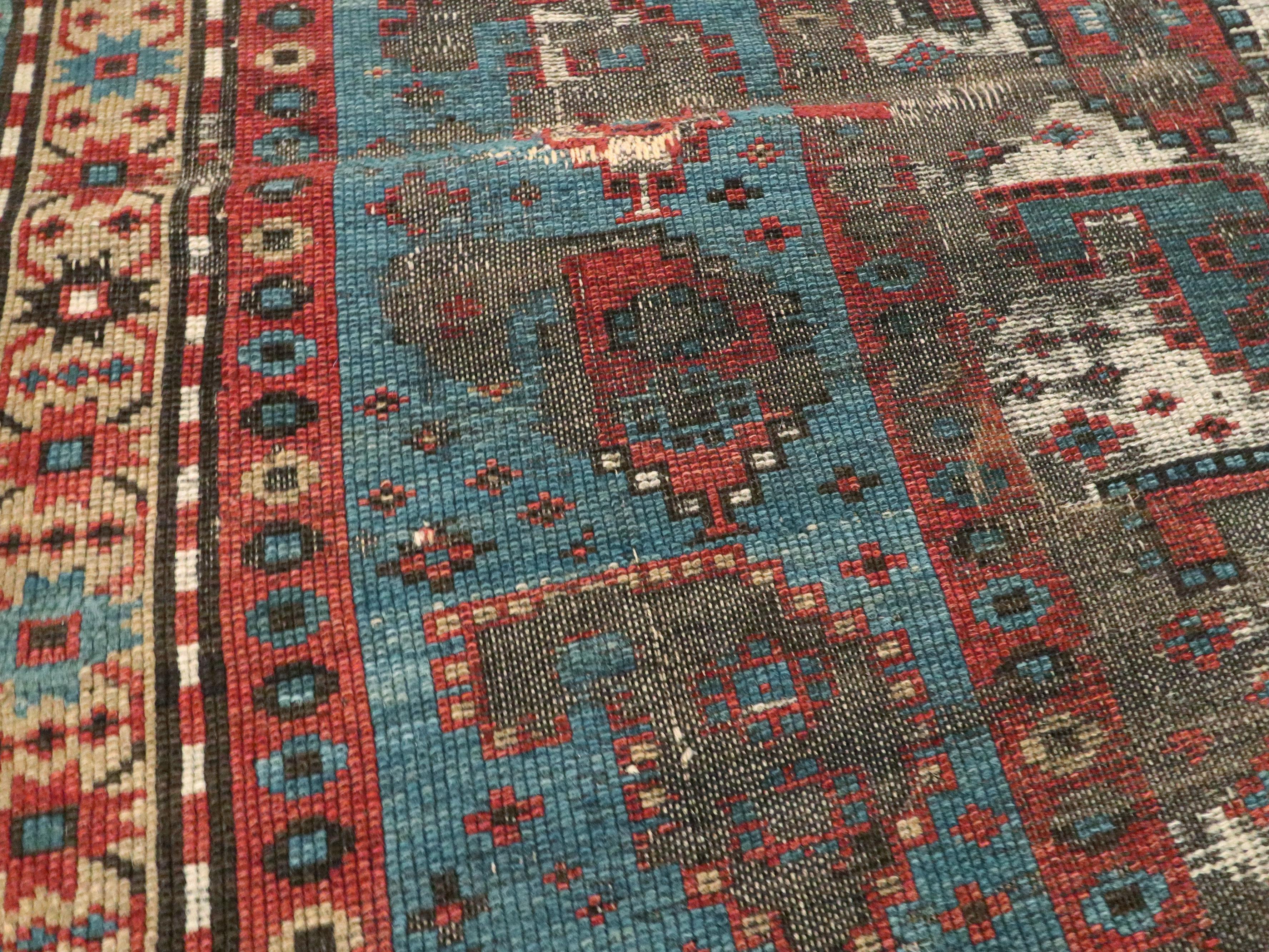 Antiker kaukasischer Kazak-Teppich (Kaukasisch) im Angebot