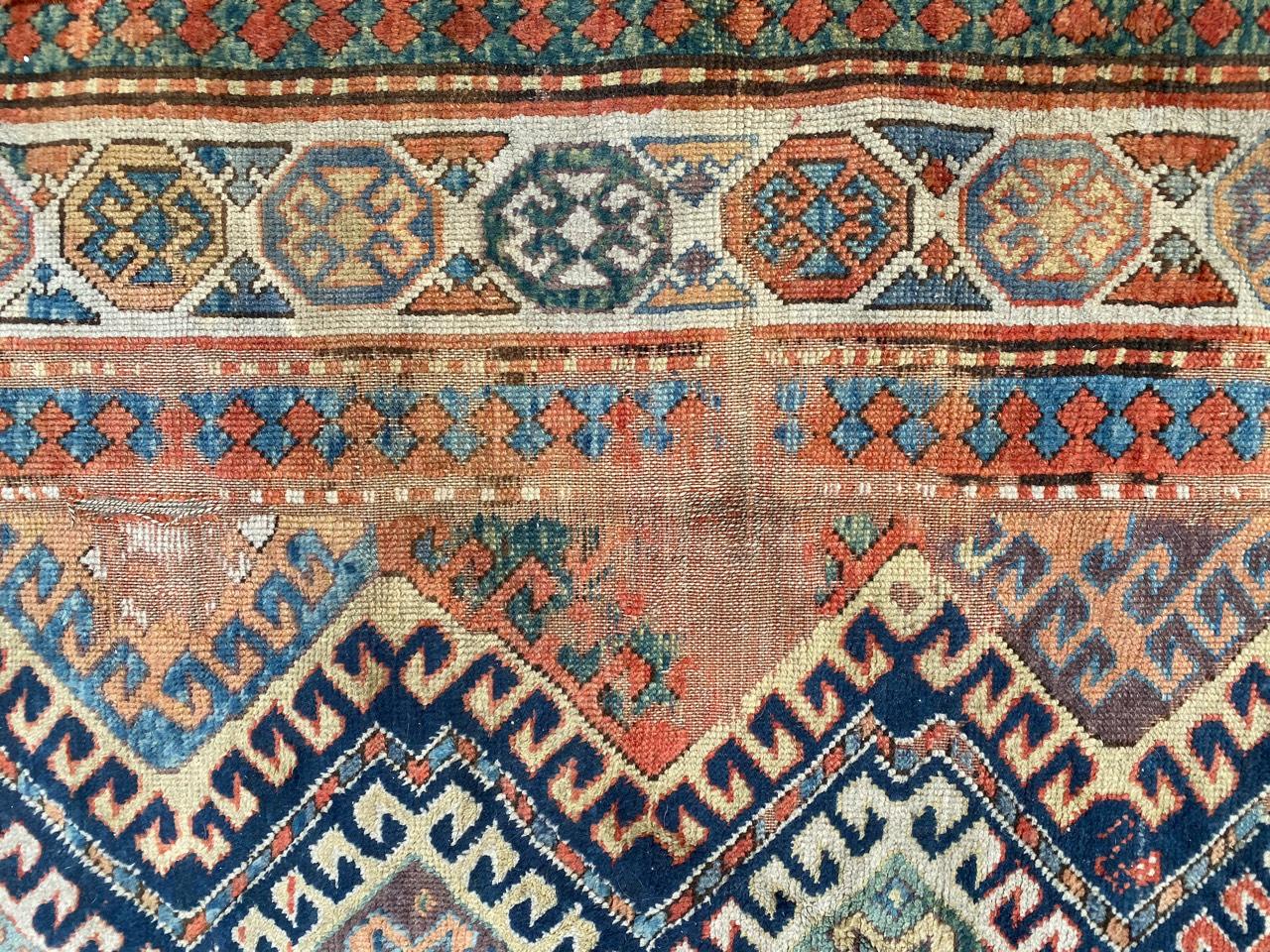 Bobyrug’s Antique Distressed Caucasian Kazak Rug In Distressed Condition For Sale In Saint Ouen, FR