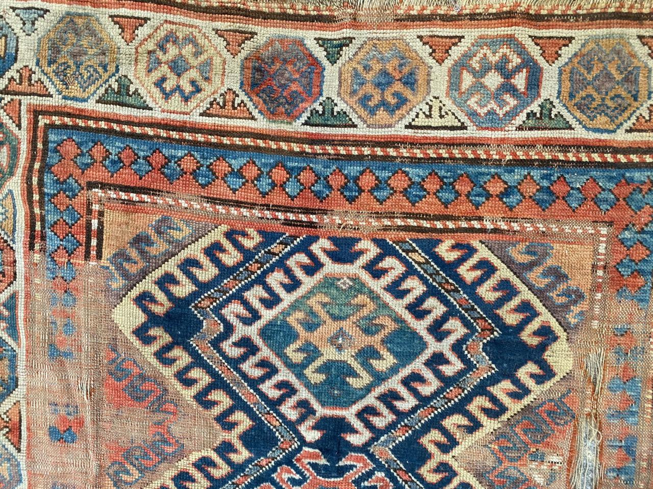 Bobyrug's Antique Distressed Kaukasischer Kazak-Teppich (19. Jahrhundert) im Angebot