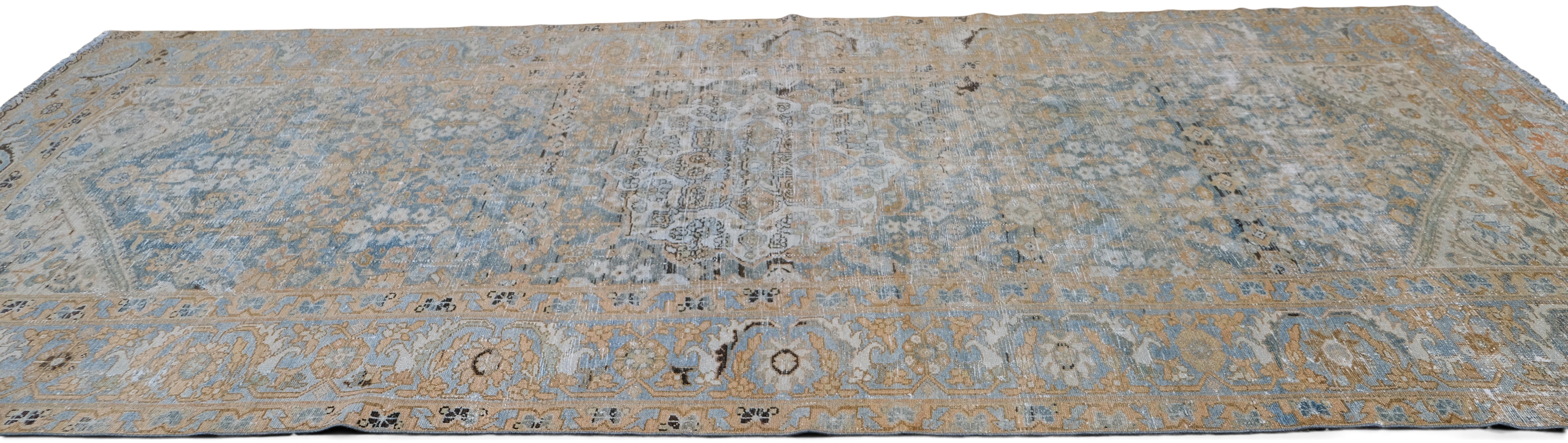 Antiker Malayer-Wollteppich in Erdblau in Erdtönen im Used-Look, 6'x12'7'' im Zustand „Gut“ im Angebot in Torrance, CA