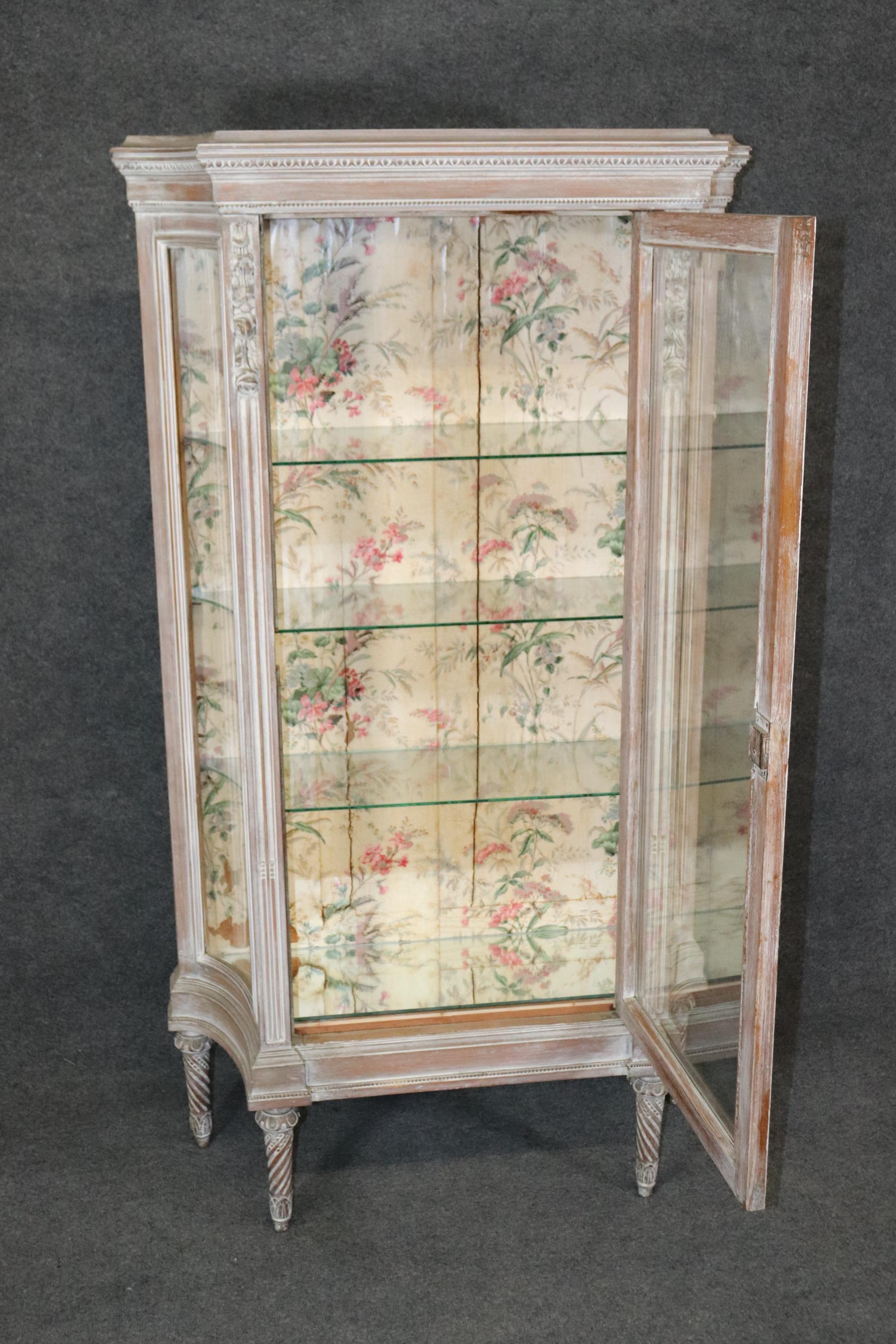 Antique Distressed French Louis XVI Style Curio Cabinet, Display Cabinet In Good Condition For Sale In Swedesboro, NJ