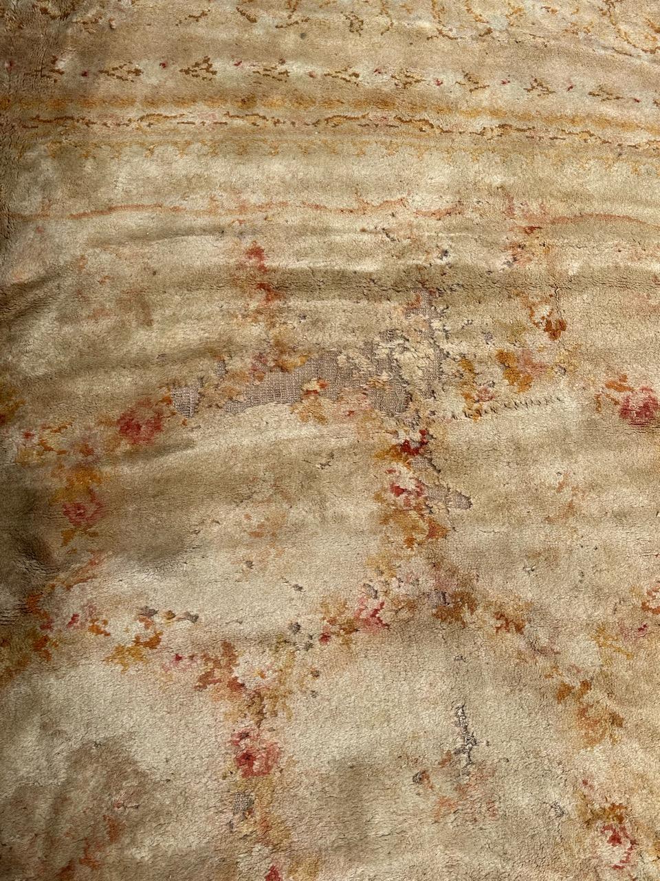 Alfombra antigua de diseño savonnerie francesa envejecida en venta 8