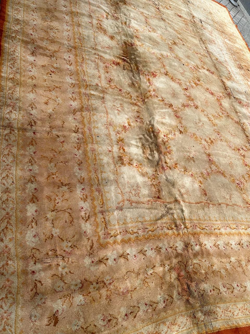 Alfombra antigua de diseño savonnerie francesa envejecida en venta 10