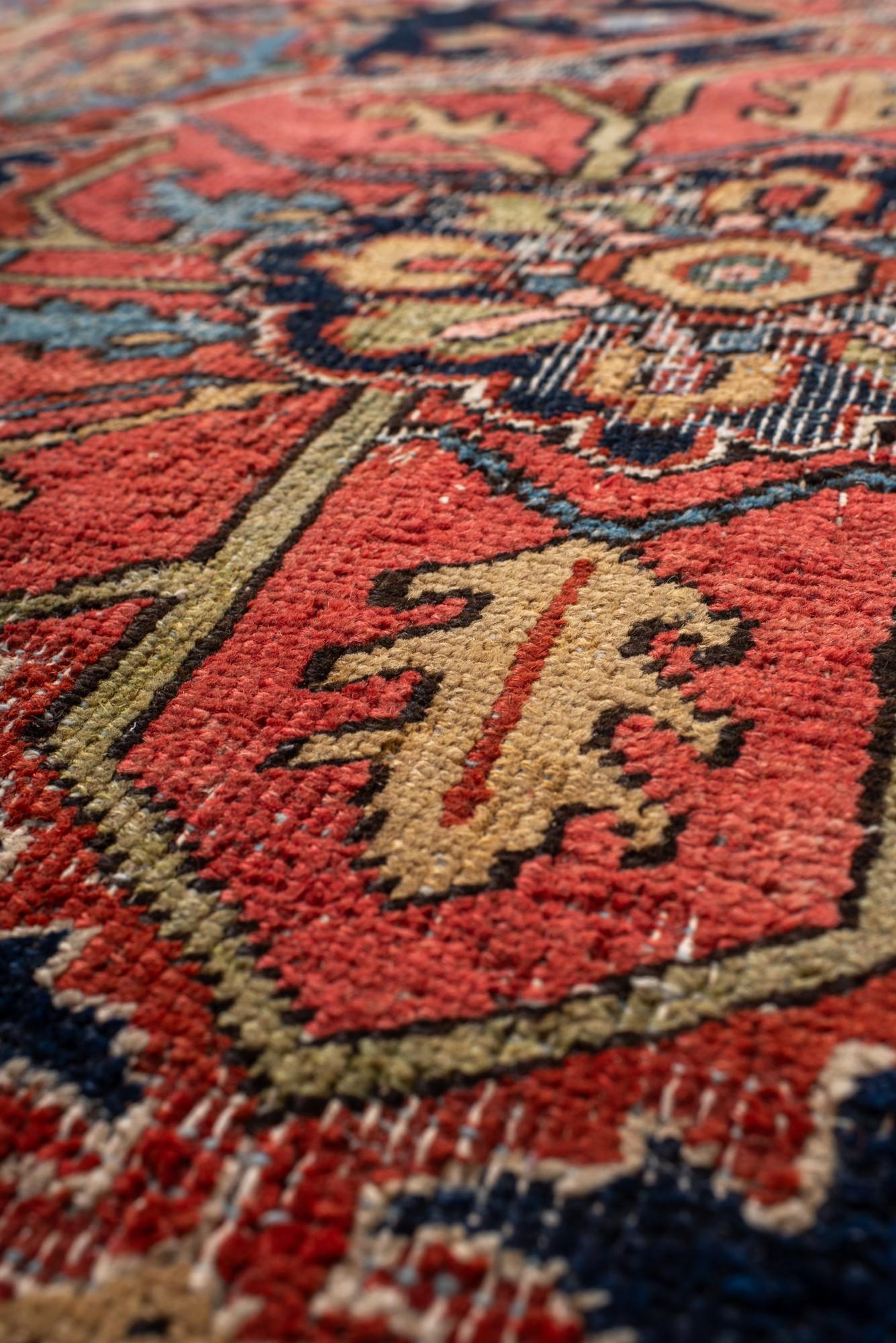 Antique Distressed Heriz Rug with Bold Medallion In Distressed Condition For Sale In New York, NY
