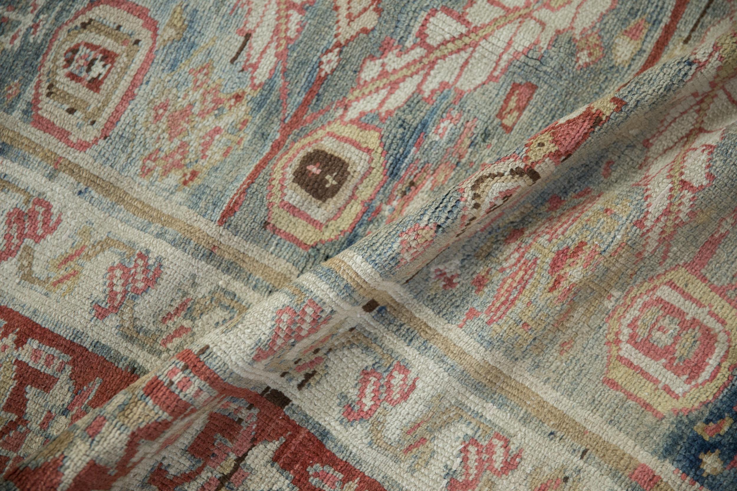 Antiker quadratischer Karaja-Teppich im Used-Look (Handgeknüpft) im Angebot