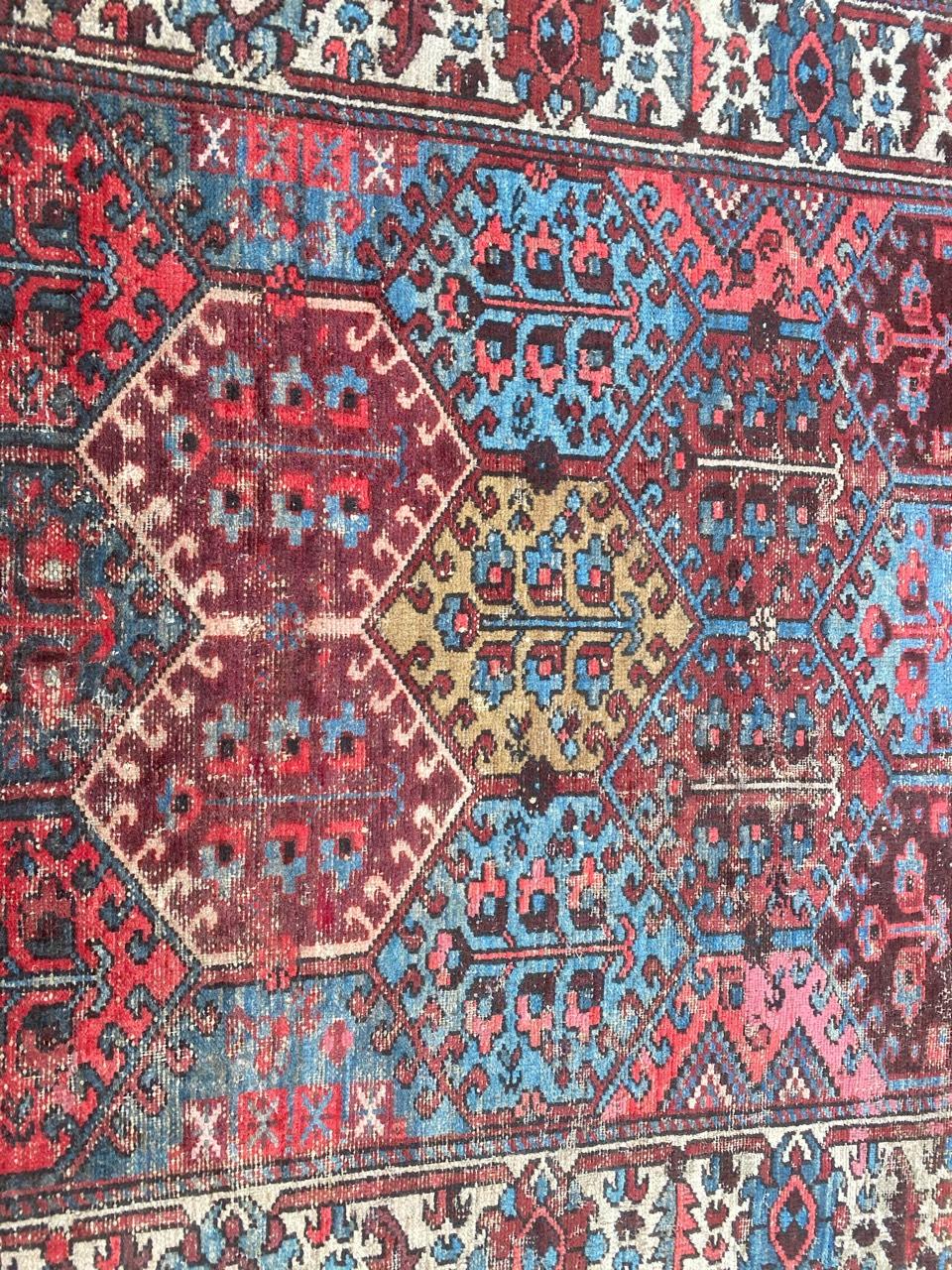 Asiatico Tappeto curdo antico e invecchiato di Bobyrug in vendita