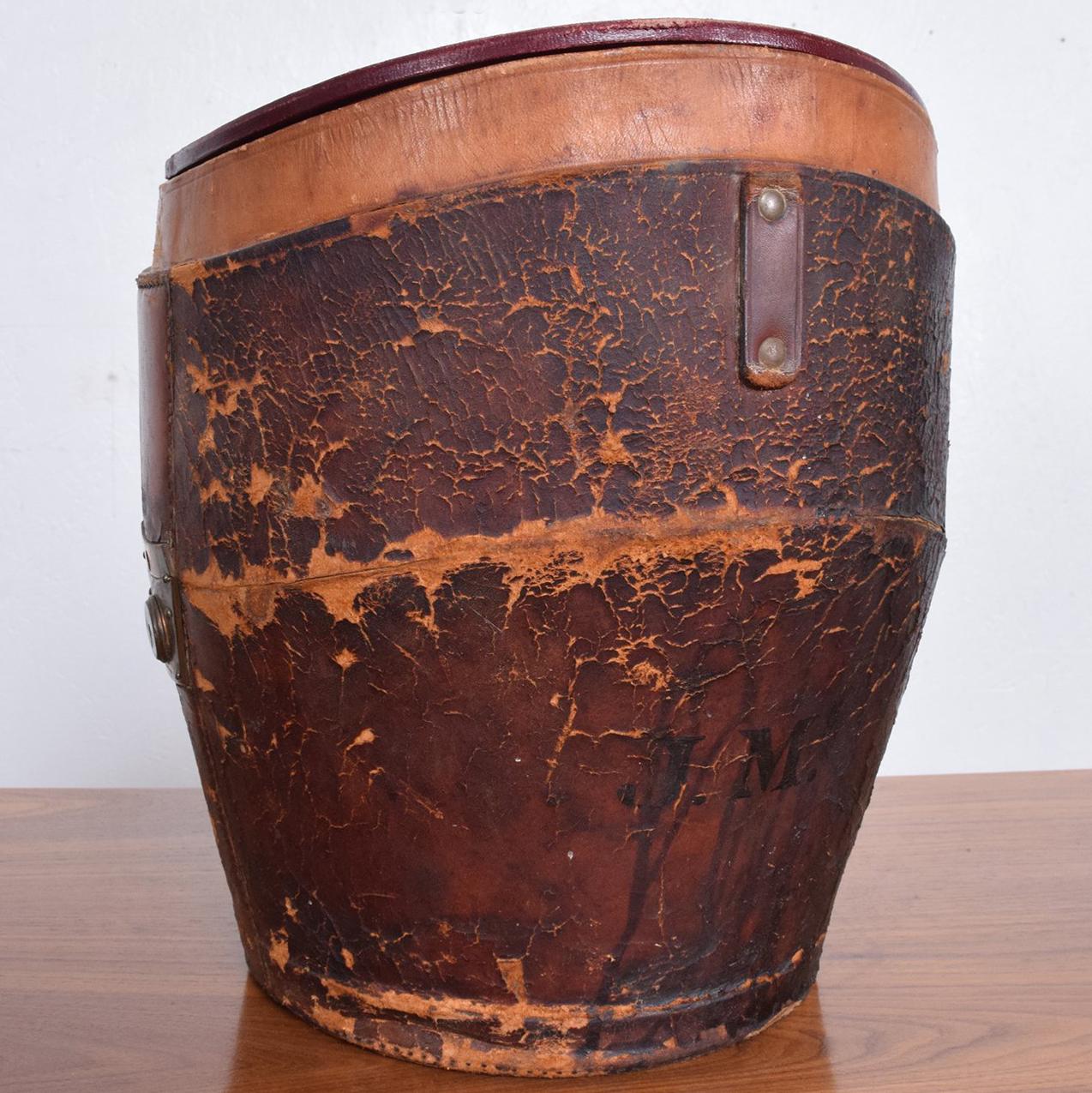 Antique Distressed Luggage Leather Hat Box, 1800s In Distressed Condition In Chula Vista, CA