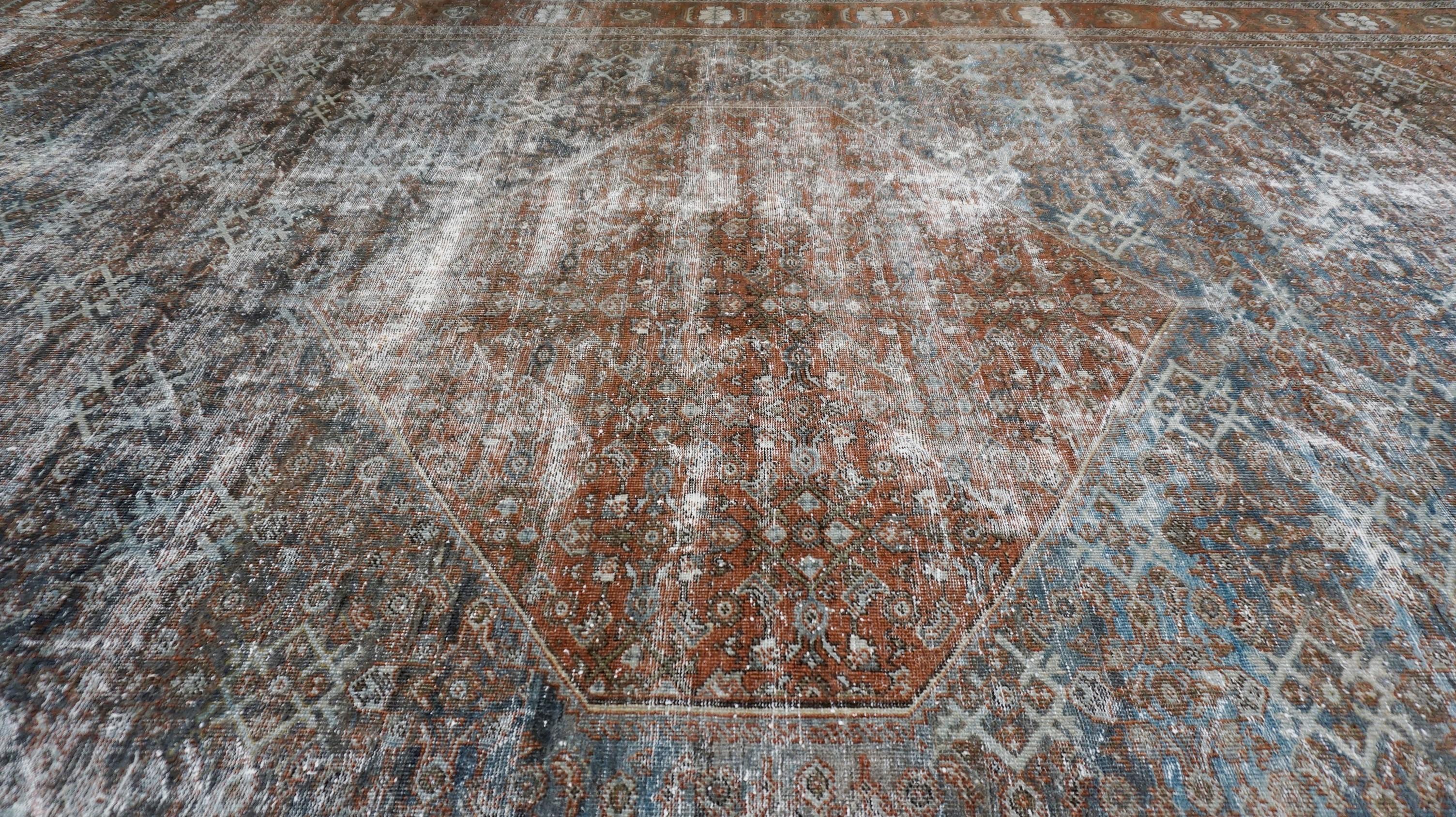 Antiker Mahal-Wollteppich in Erdtönen im Used-Look 10'x16'10'' (Malayer) im Angebot