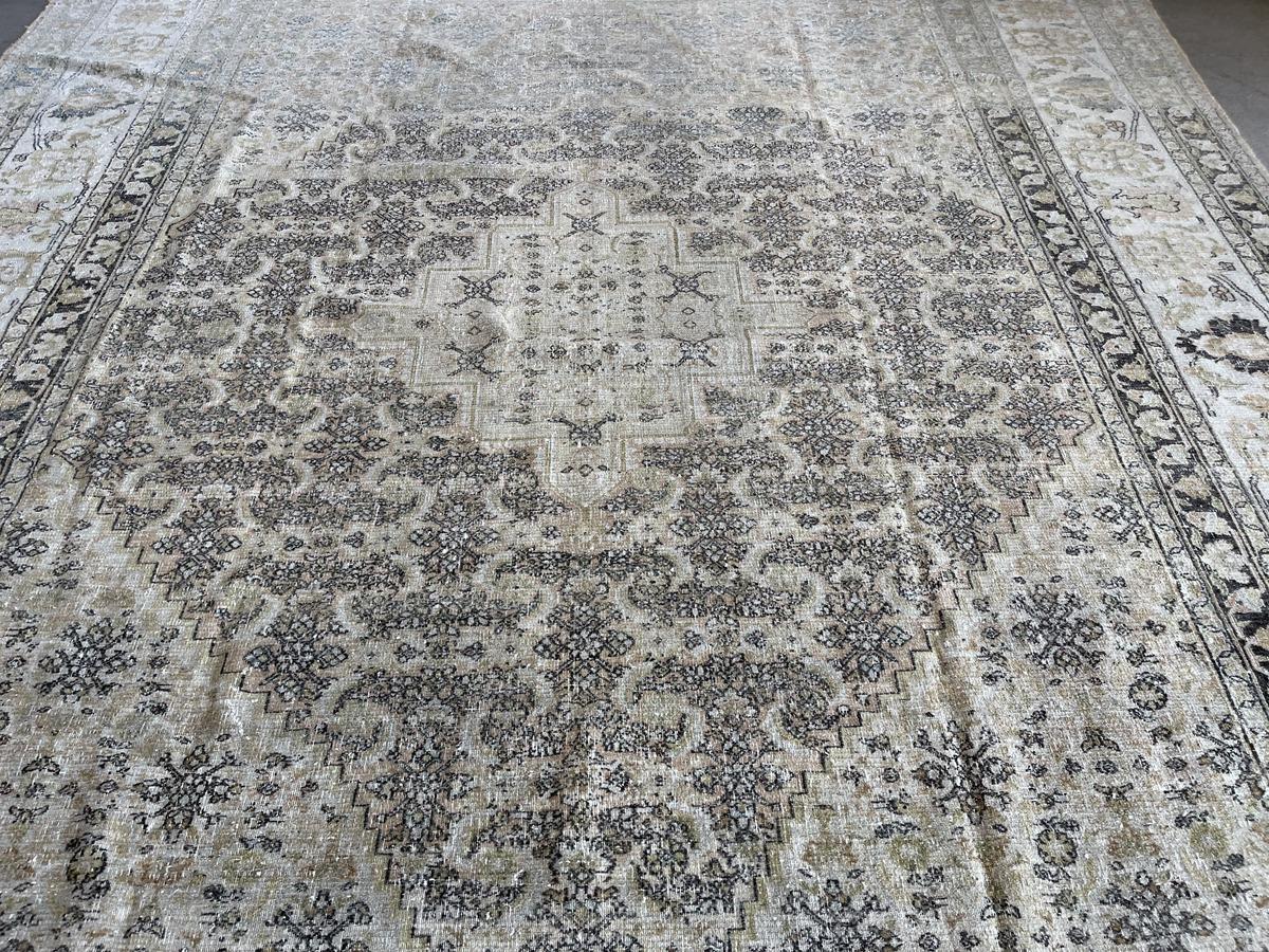 Wool Antique Distressed Mahal For Sale