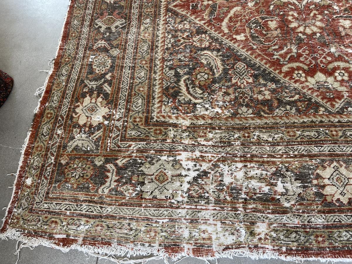 Antiker Distressed Mahal im Angebot 2