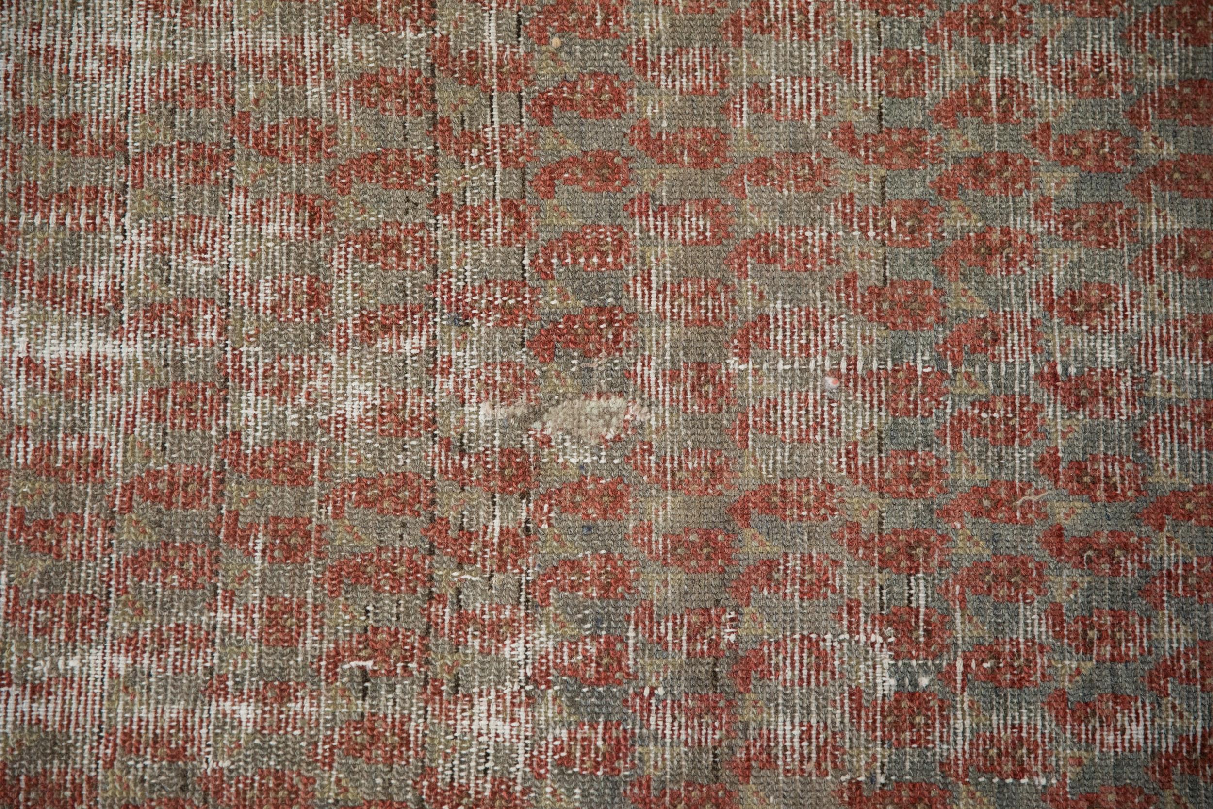 Antiker Distressed Malayer-Teppich im Used-Look im Angebot 1