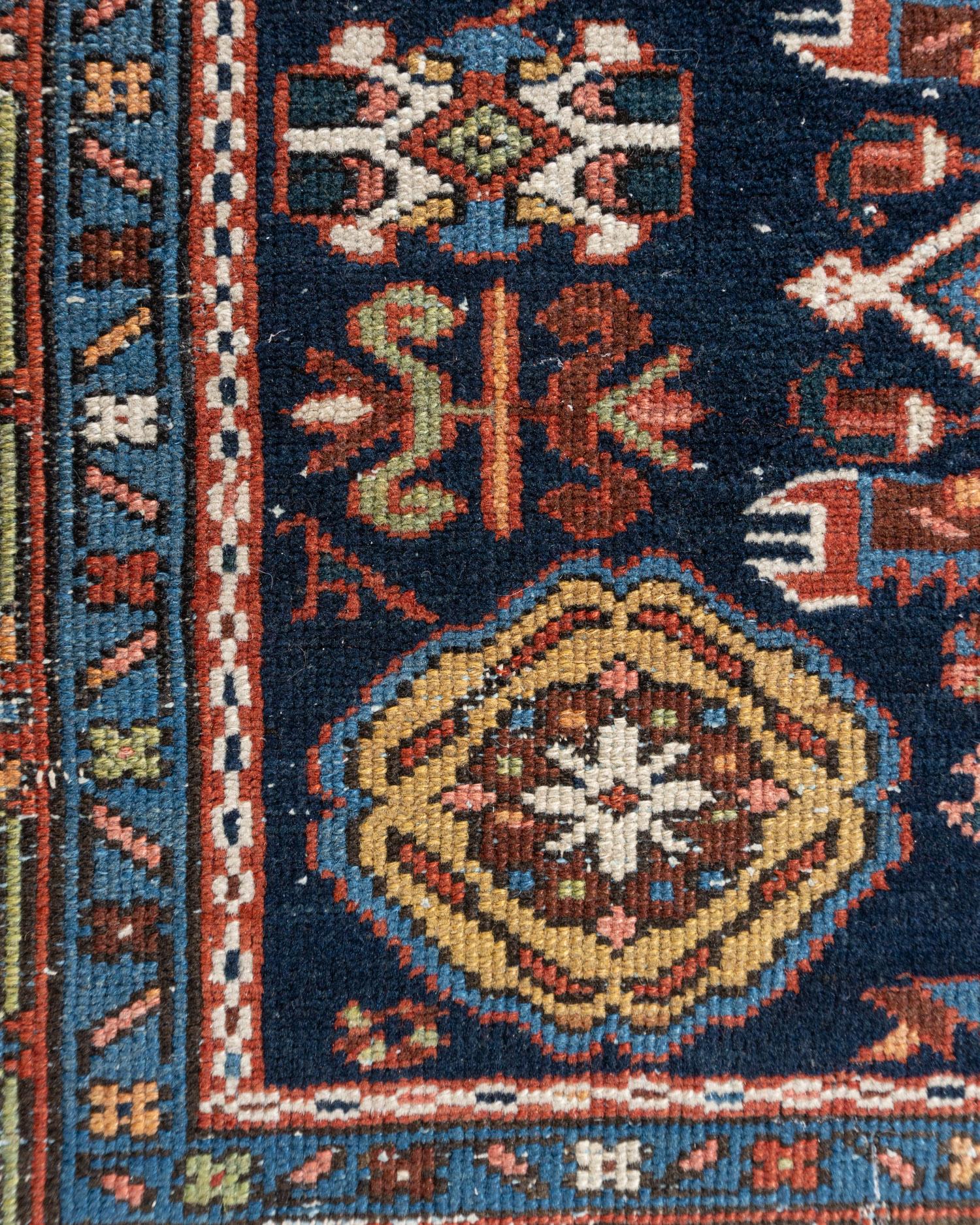Persischer Heriz-Teppich 4'1 x 6'3, antik, beschädigt im Angebot 1