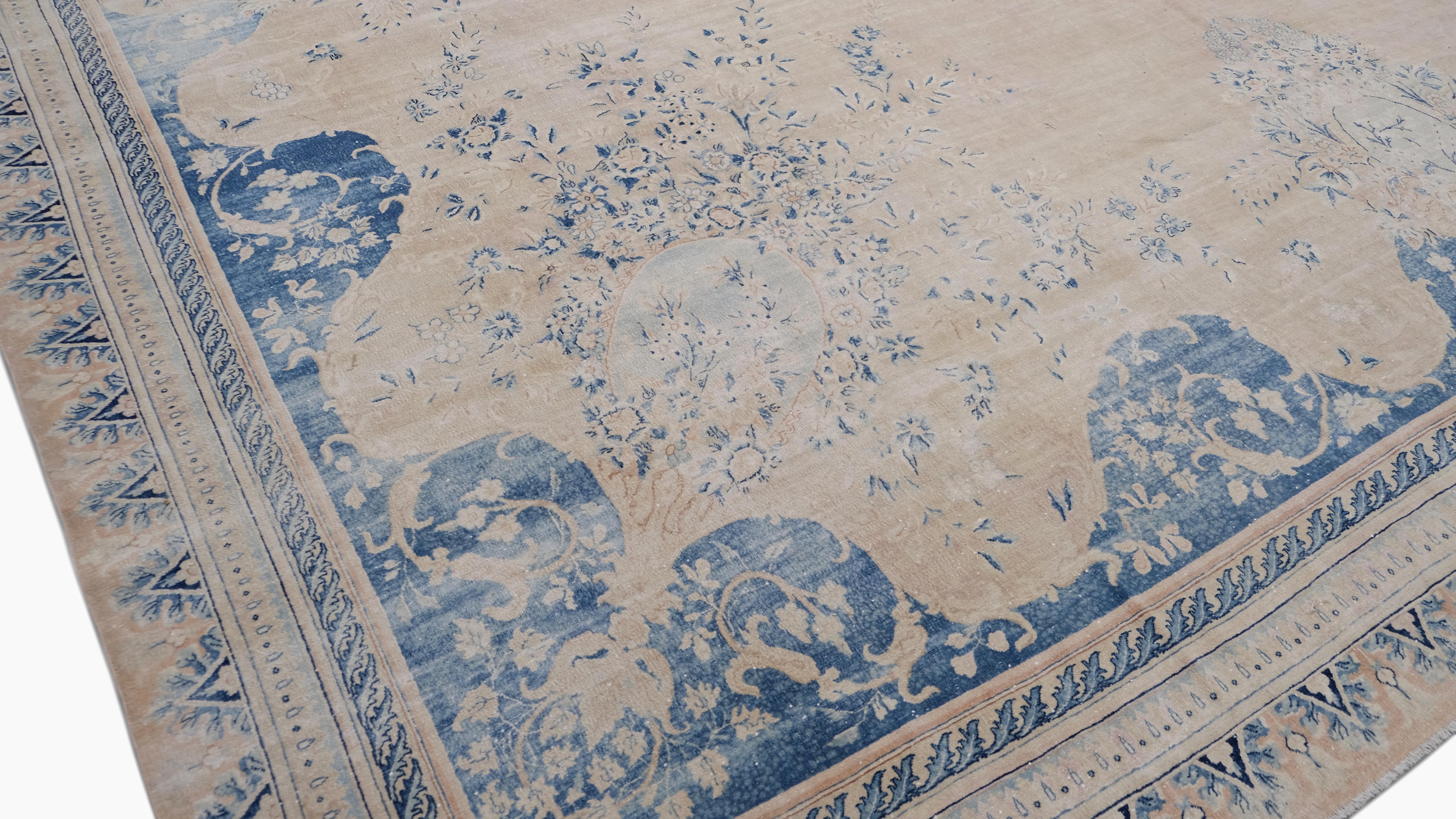 Neoclassico Antico Tappeto persiano Kerman blu e avorio con effetto distorto 14'10''x24' in vendita