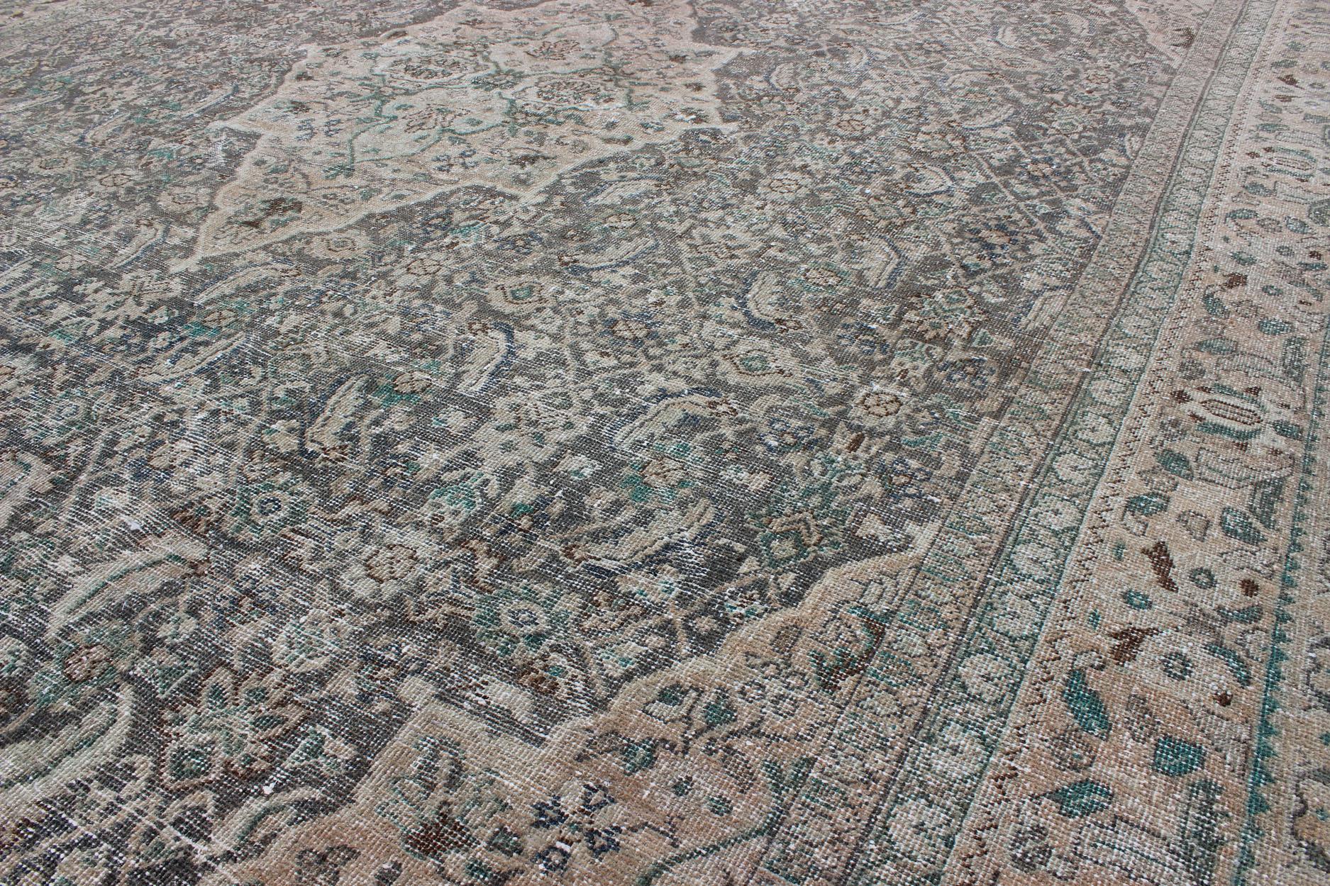 Early 20th Century Antique Distressed Persian Mahal/Sultanabad Rug in Light Gray, Blush/Pink For Sale