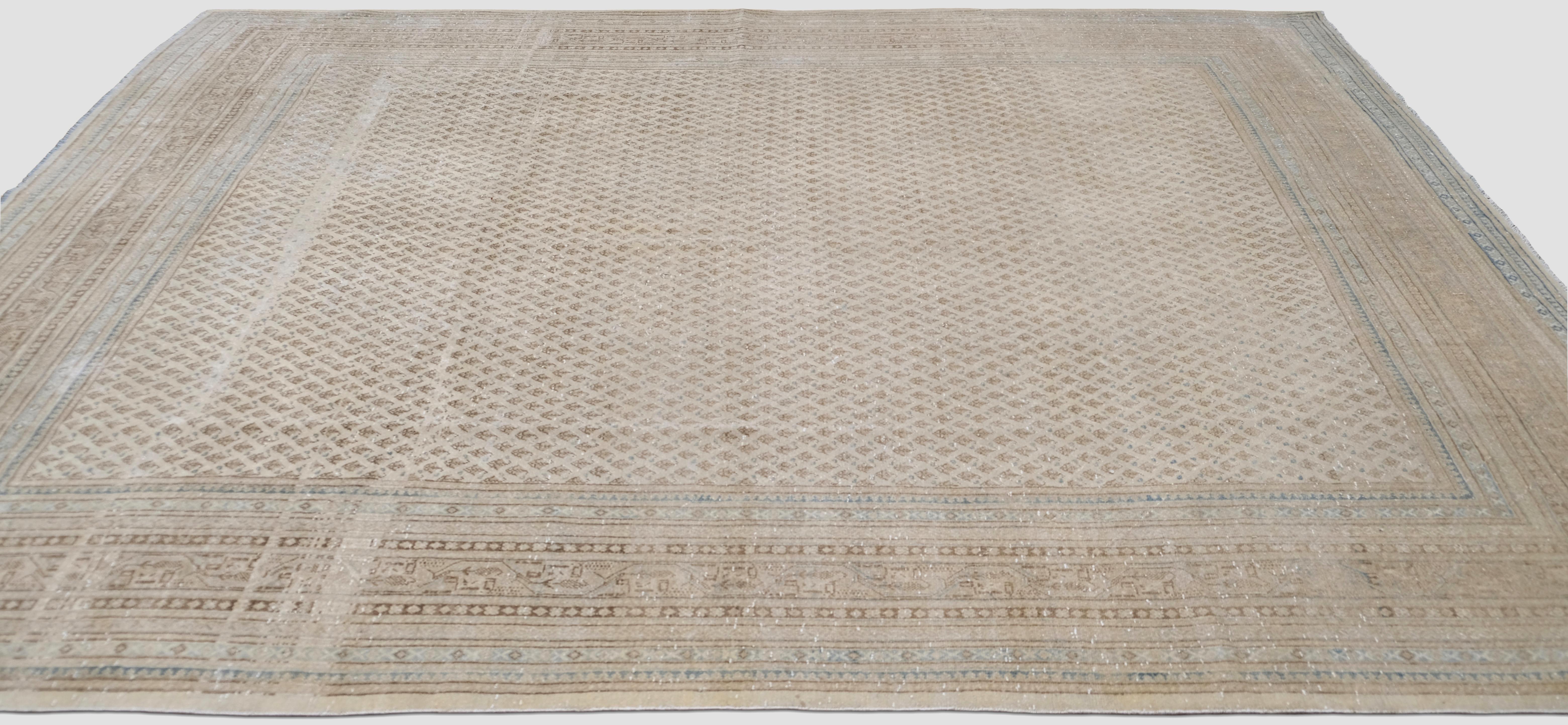Persiano Antico tappeto persiano Tabriz neutro e blu in lana con segni di deterioramento  9'x11'9'' in vendita