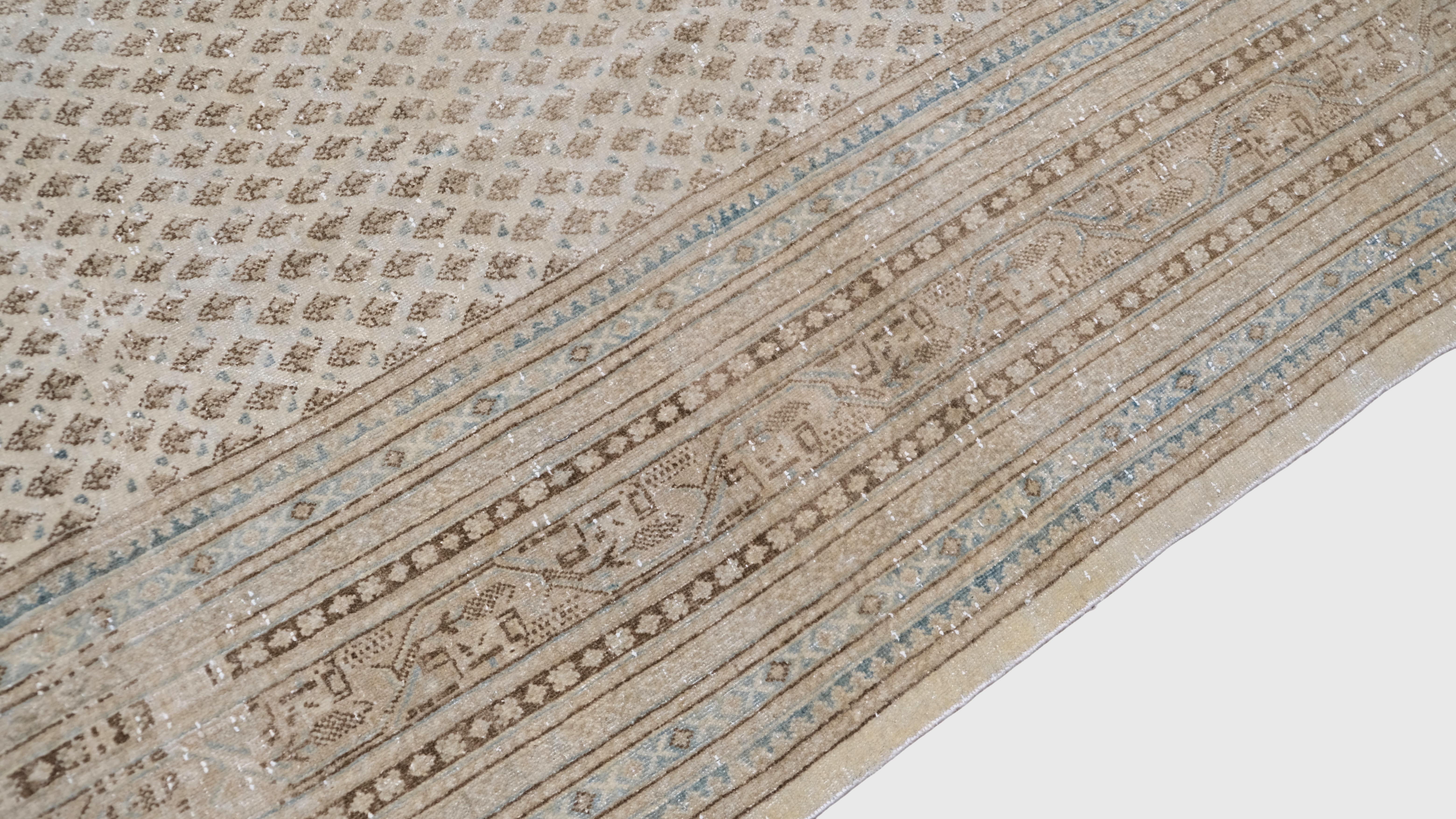 Annodato a mano Antico tappeto persiano Tabriz neutro e blu in lana con segni di deterioramento  9'x11'9'' in vendita