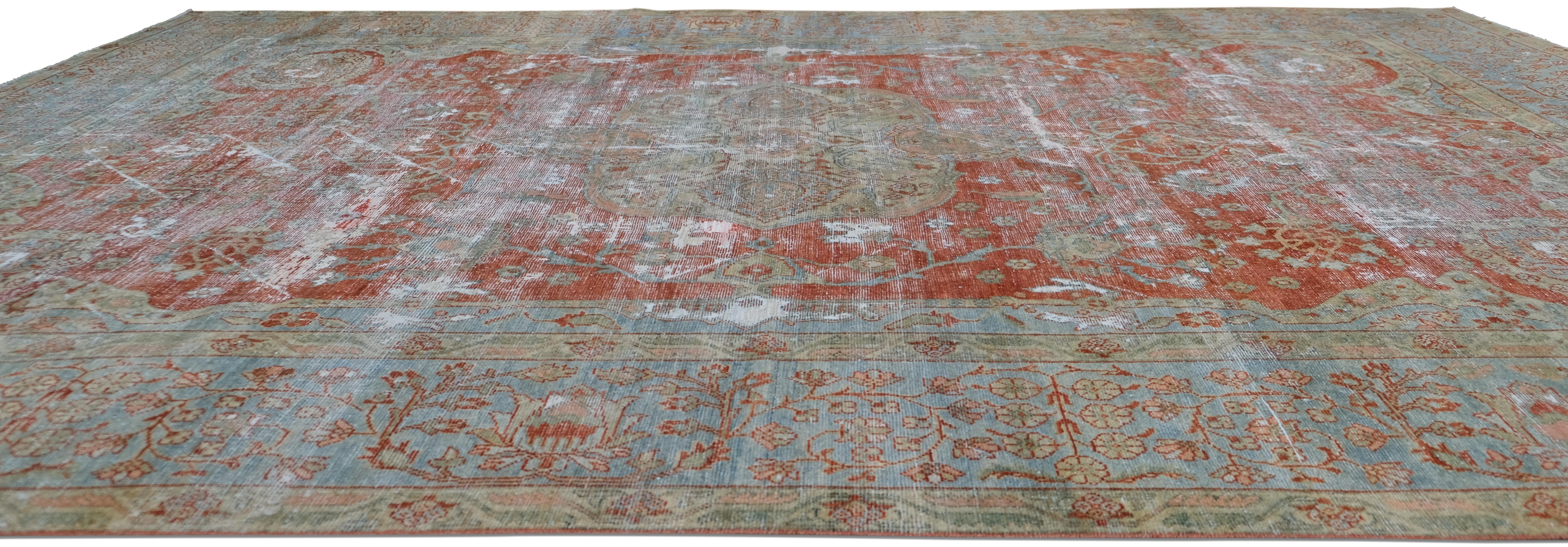 Antiker roter und blauer Mahal-Wollteppich im Used-Look 8'9''x12'6'' (Persisch) im Angebot
