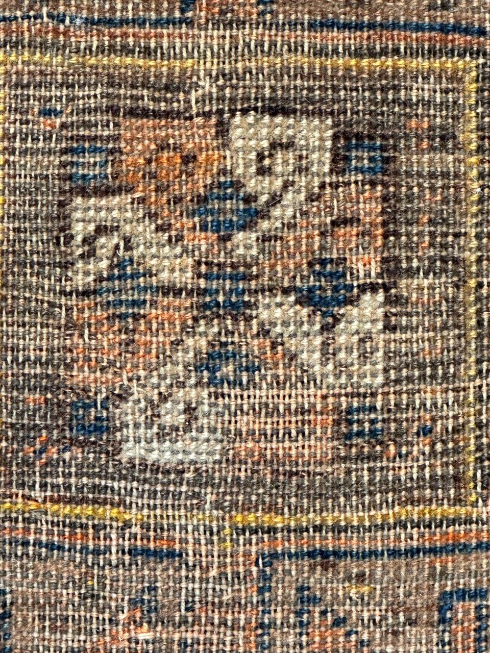Antique distressed Shiraz rug In Distressed Condition For Sale In Saint Ouen, FR