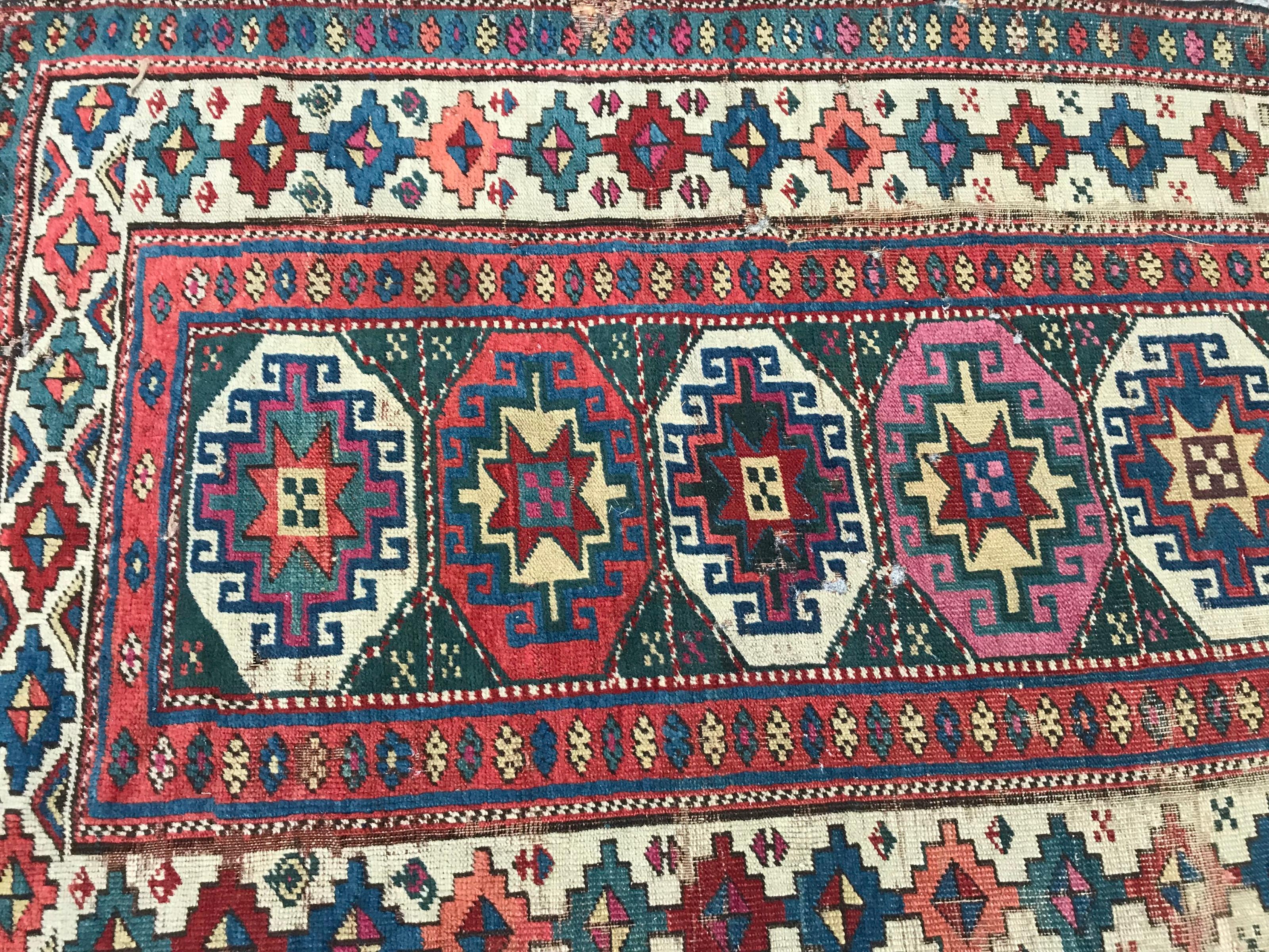Tapis de couloir caucasien Shirwan ancien vieilli en vente 7