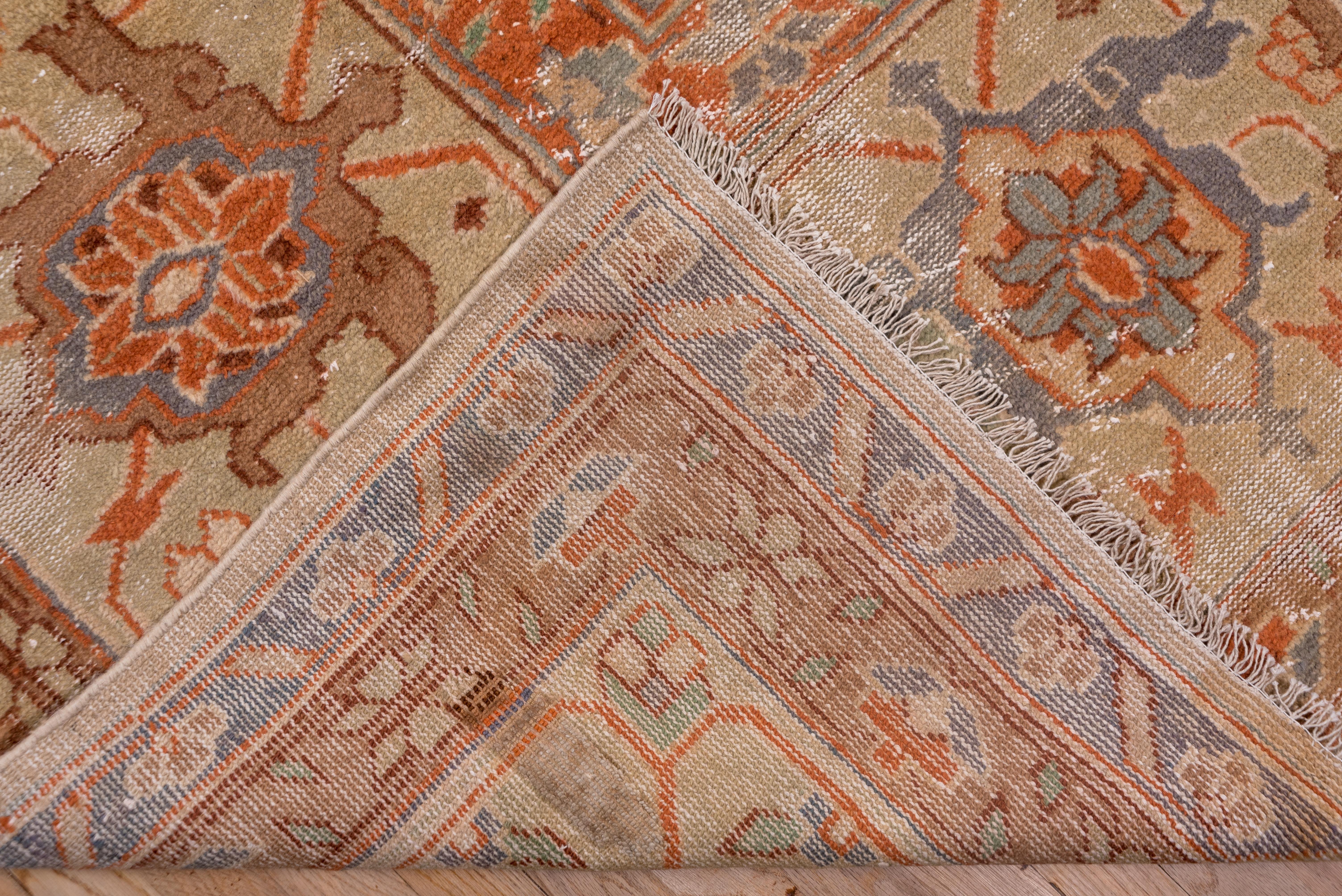 Antiker quadratischer Amritsar-Teppich im Used-Look, Distressed im Zustand „Starke Gebrauchsspuren“ im Angebot in New York, NY