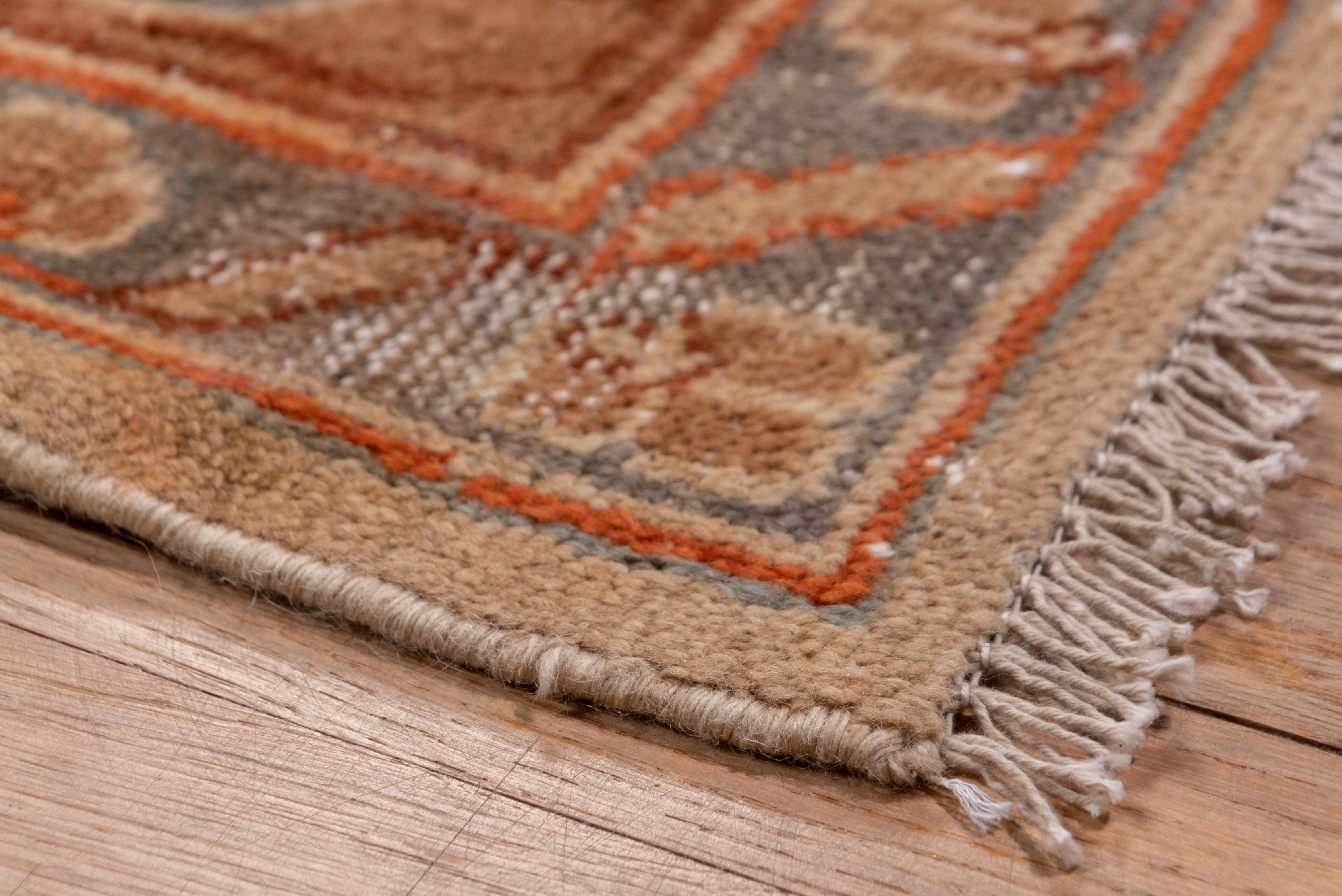 Antiker quadratischer Amritsar-Teppich im Used-Look, Distressed (20. Jahrhundert) im Angebot