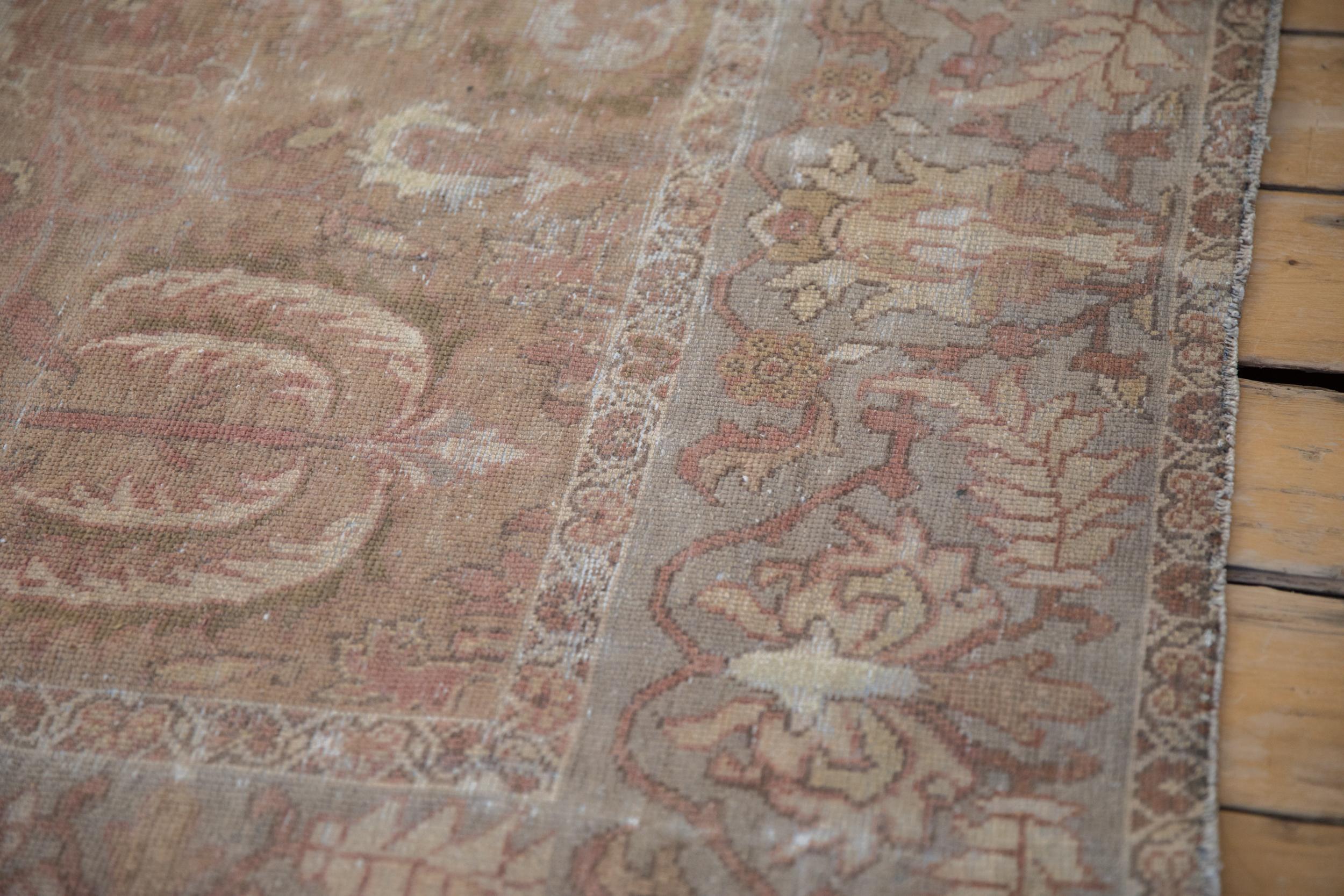 Antiker Distressed Sultanabad-Teppich im Angebot 4