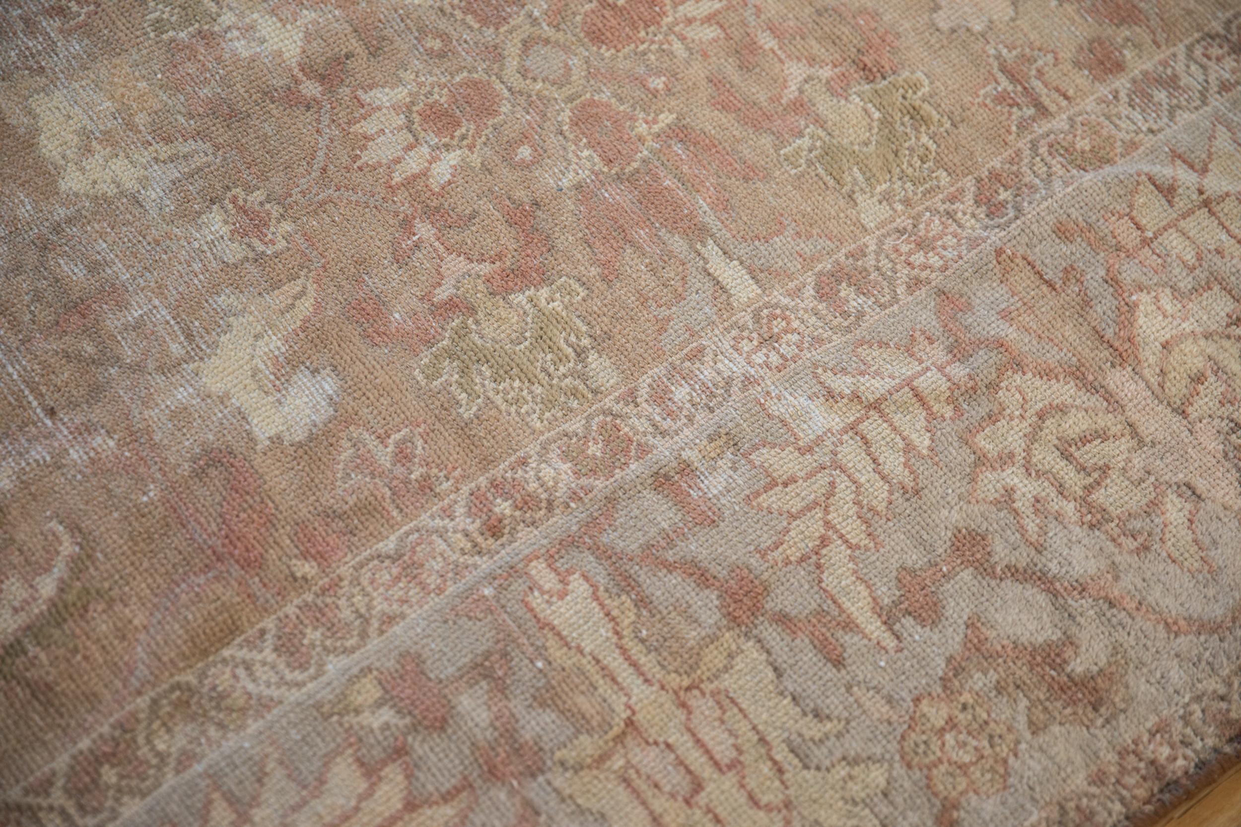 Antiker Distressed Sultanabad-Teppich im Angebot 6