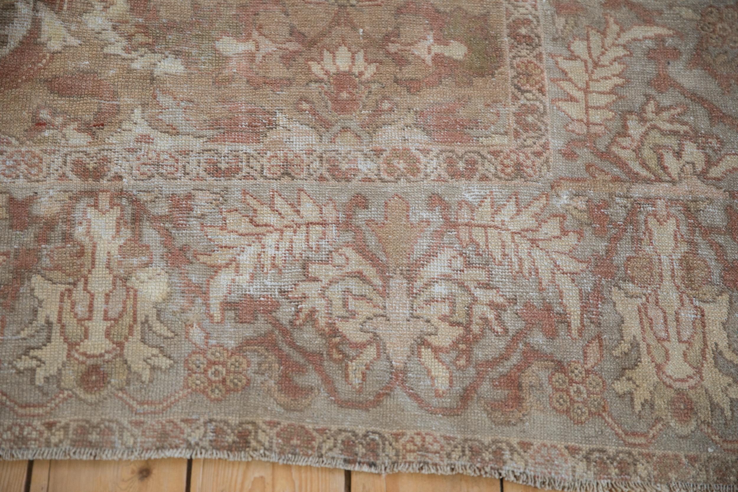 Antiker Distressed Sultanabad-Teppich (Frühes 20. Jahrhundert) im Angebot