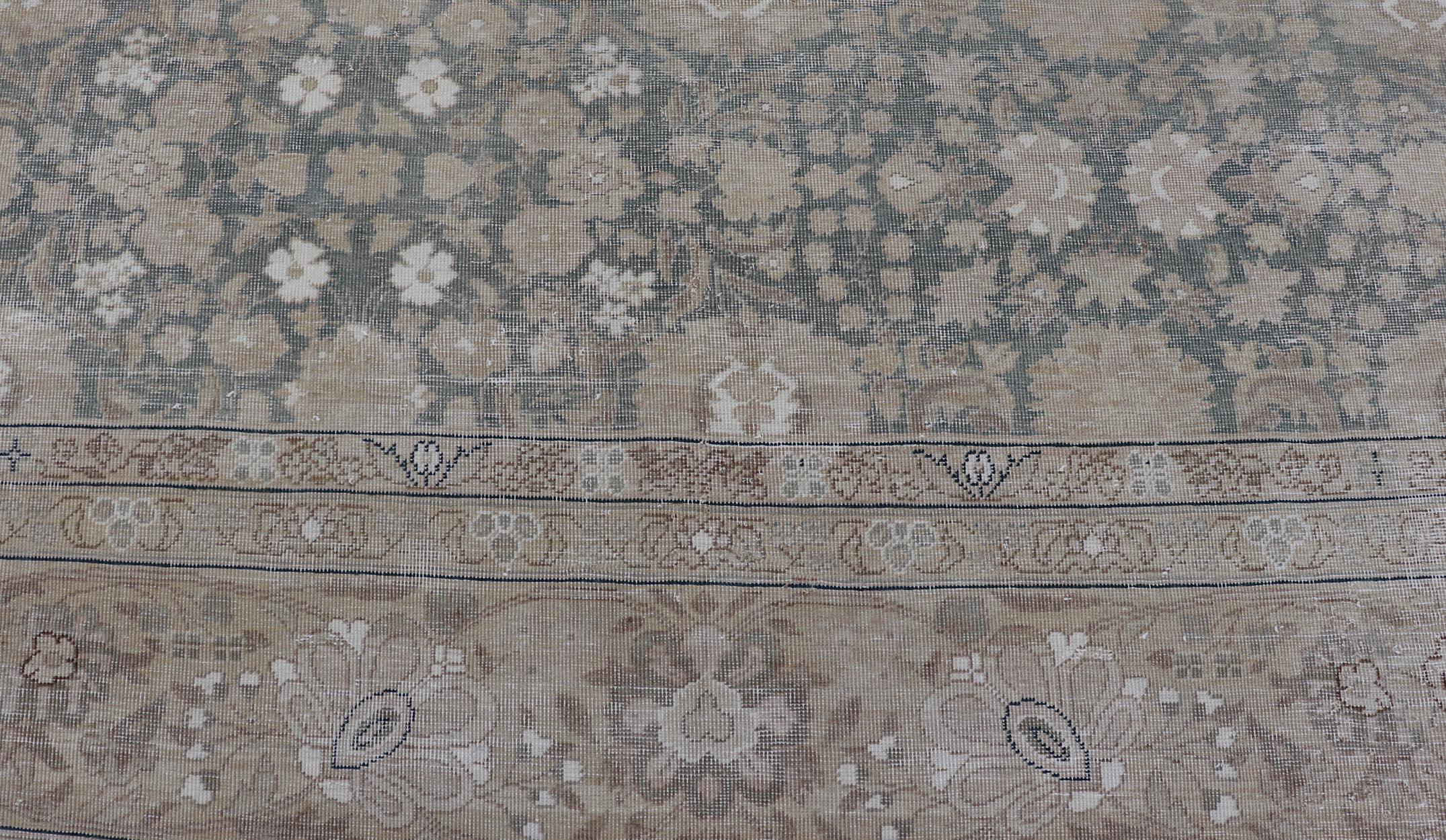 Tappeto Tabriz Antico Distressed in verde acqua, marrone chiaro, taupe  9'8 x 12' in vendita 5
